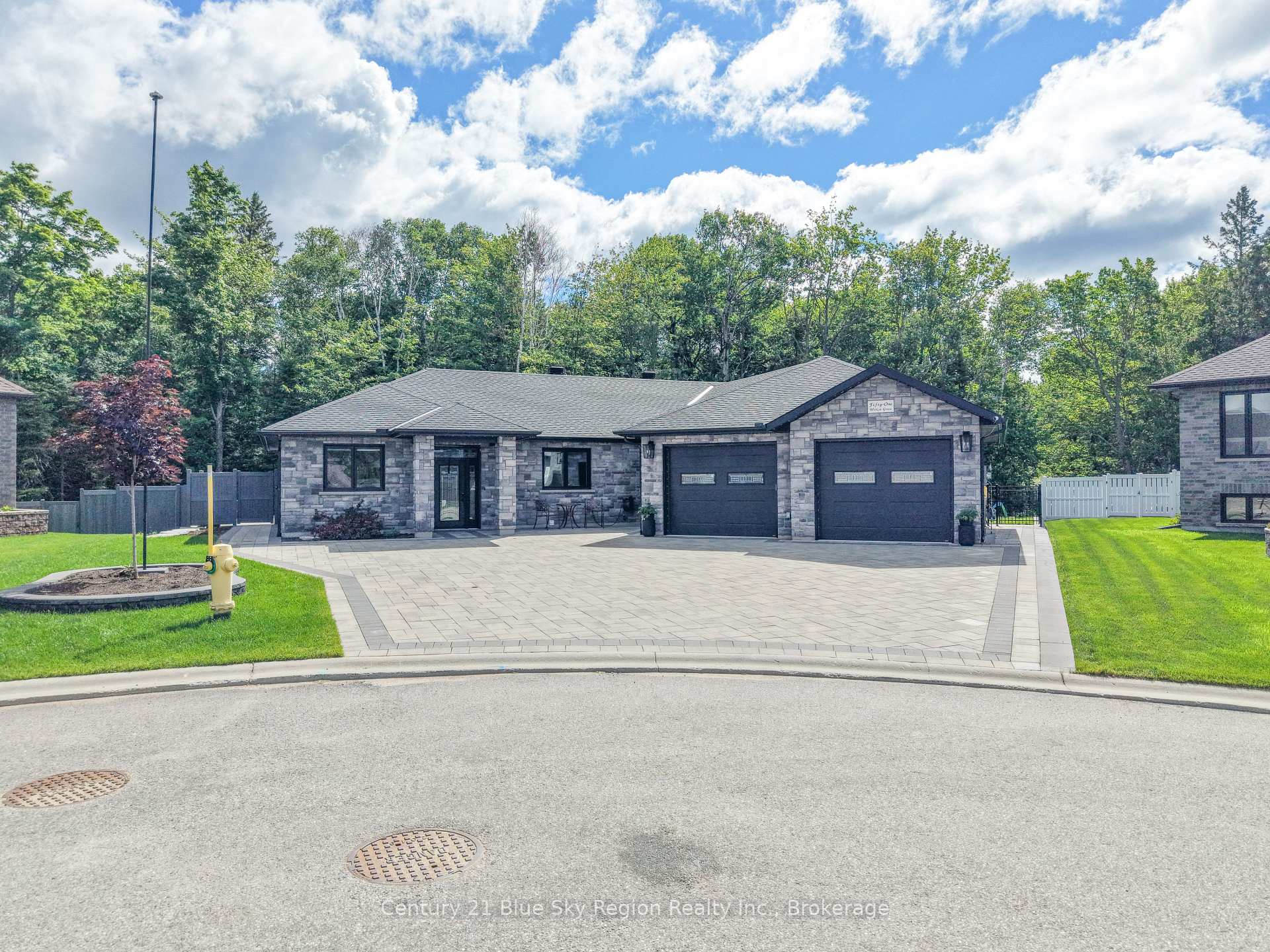 Photo 3 of 51 Welkin Grove, North Bay, Airport — HOMEH