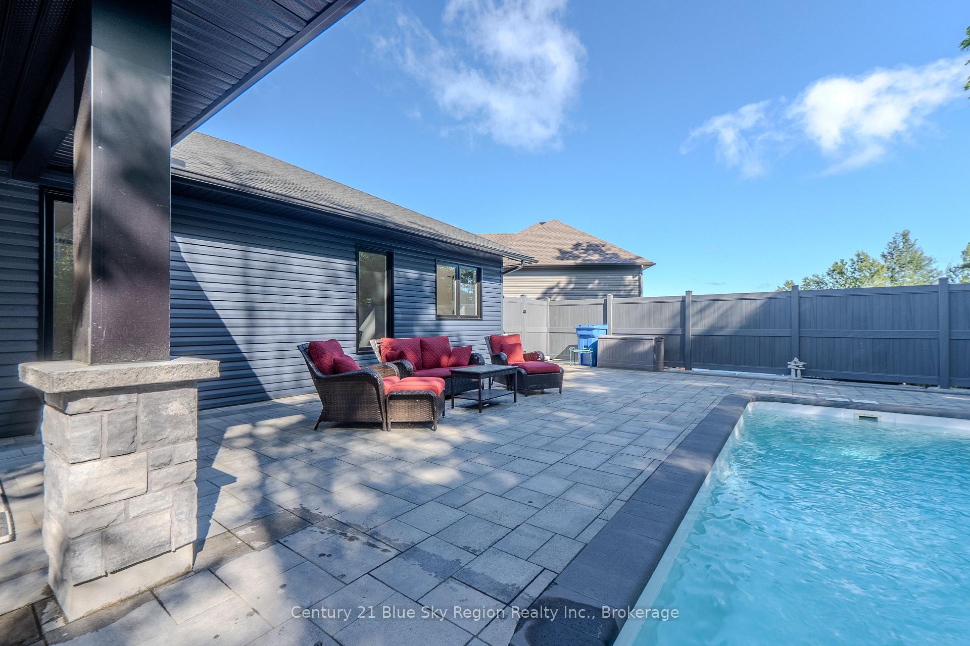 Photo 8 of 51 Welkin Grove, North Bay, Airport — HOMEH