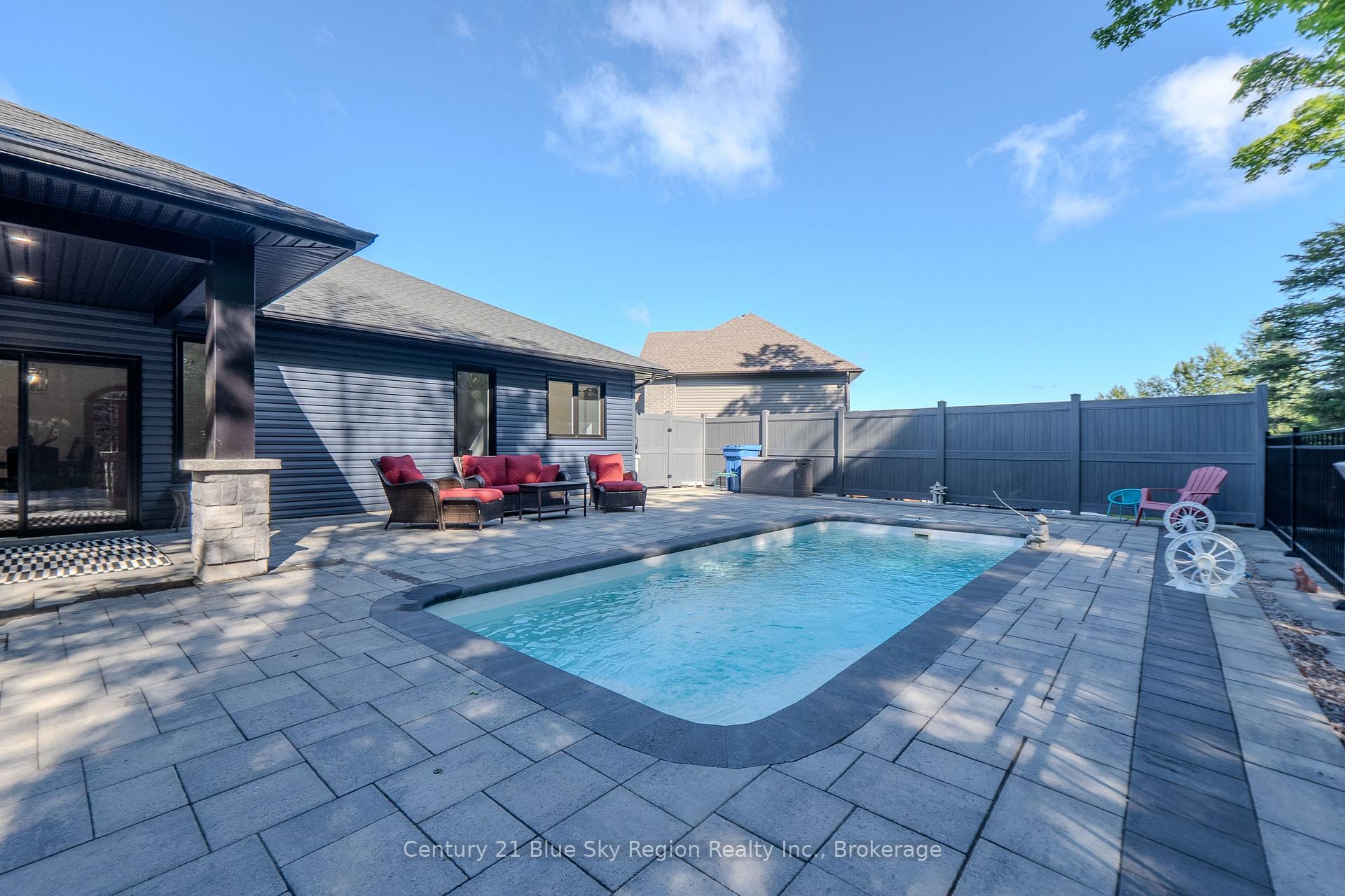 Photo 9 of 51 Welkin Grove, North Bay, Airport — HOMEH