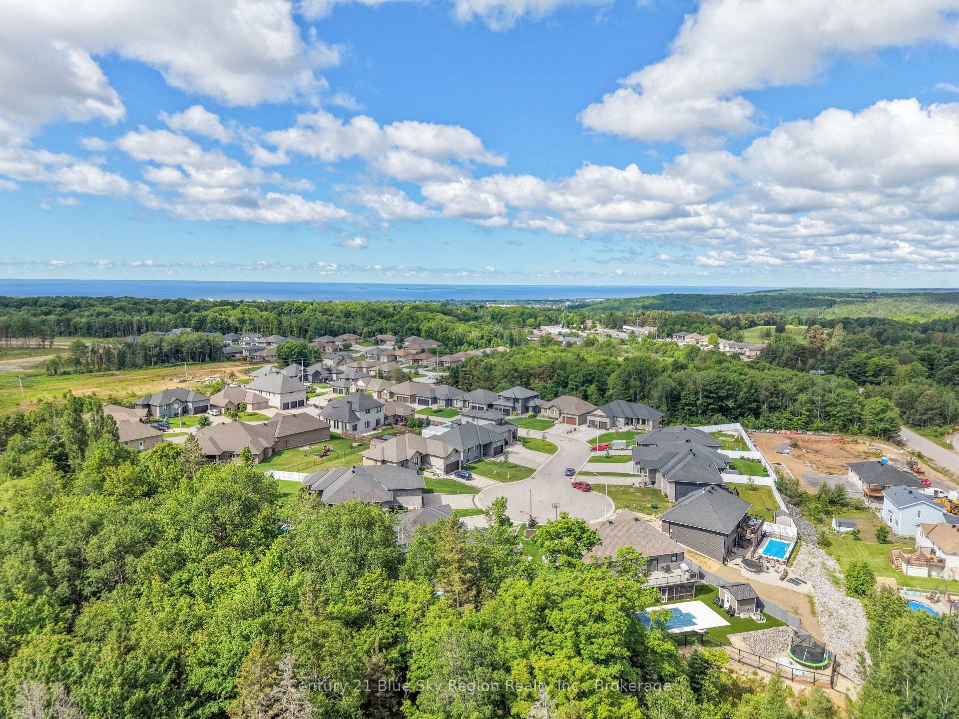 Photo 17 of 51 Welkin Grove, North Bay, Airport — HOMEH