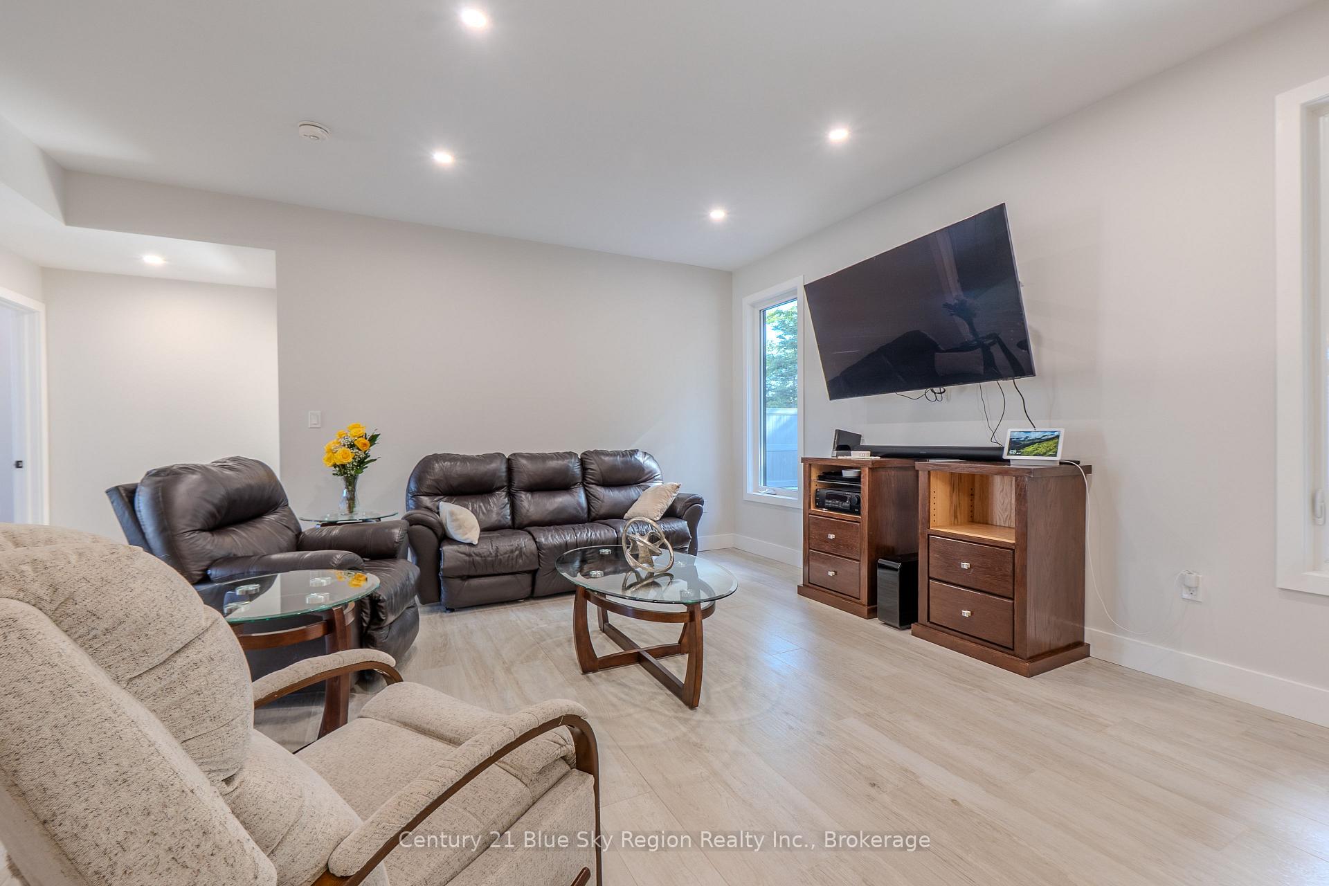 Photo 32 of 51 Welkin Grove, North Bay, Airport — HOMEH