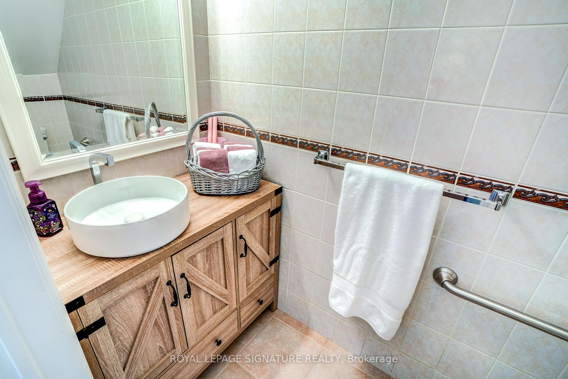 Photo 9 of 105 Earlscourt Avenue, Toronto, Corso Italia-Davenport — HOMEH