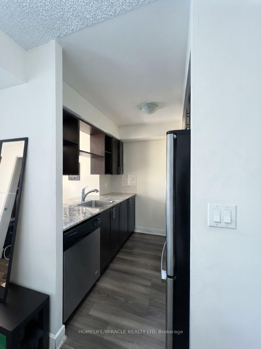 Photo 3 of Unit 826, 2 Eva Road, Etobicoke, Etobicoke West Mall — HOMEH