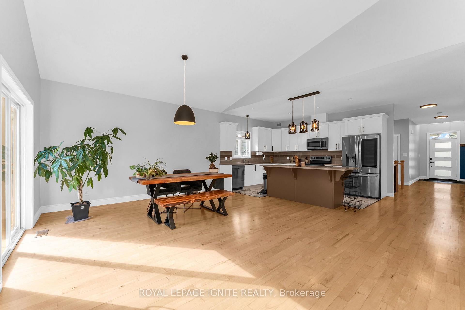 Photo 10 of 1234 Mazzolin Crescent, Kingston, City Northwest — HOMEH