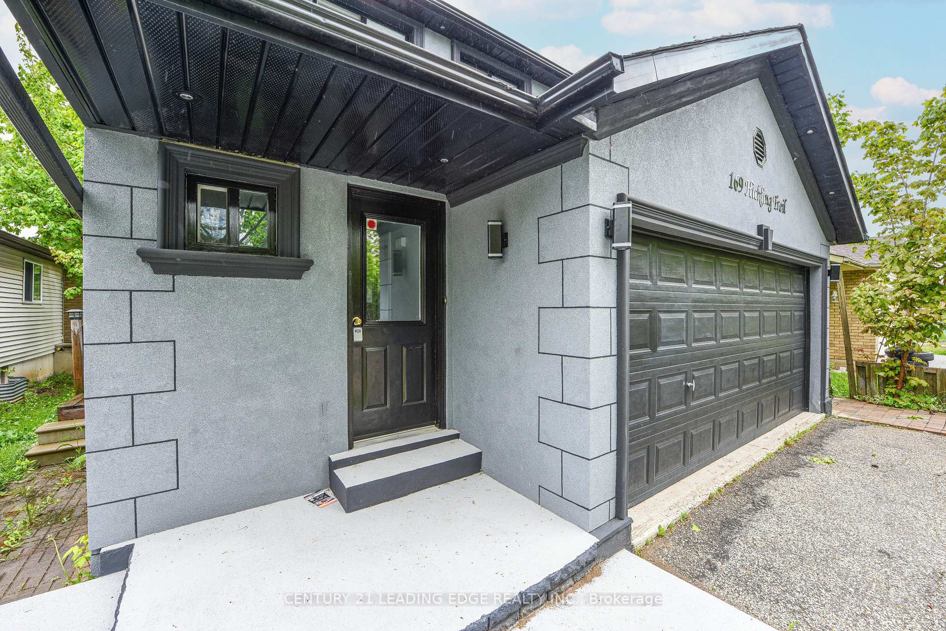 Photo 3 of 169 Hickling Trail, Barrie, Grove East — HOMEH