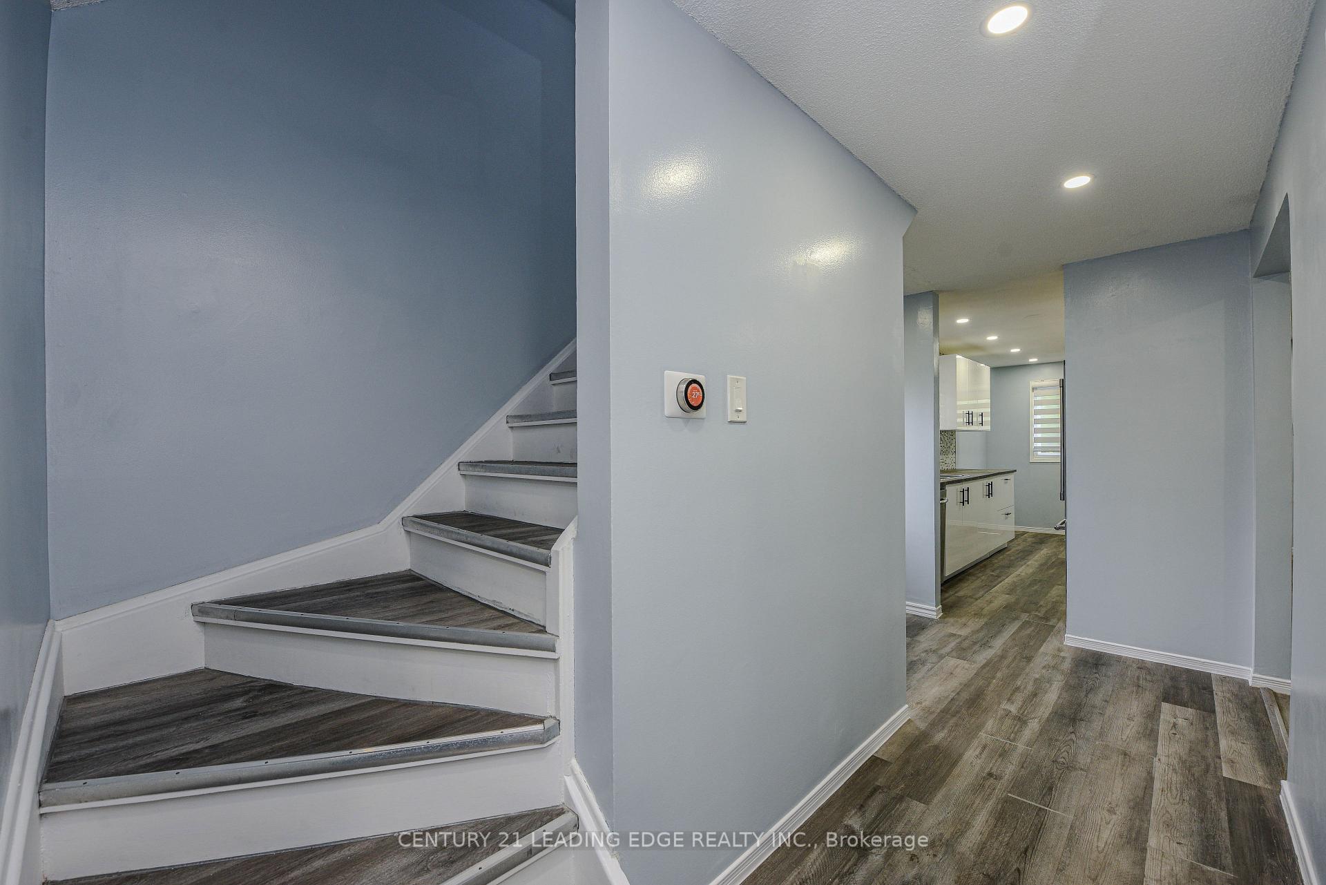 Photo 5 of 169 Hickling Trail, Barrie, Grove East — HOMEH