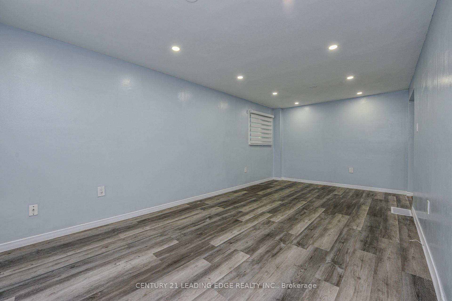 Photo 10 of 169 Hickling Trail, Barrie, Grove East — HOMEH
