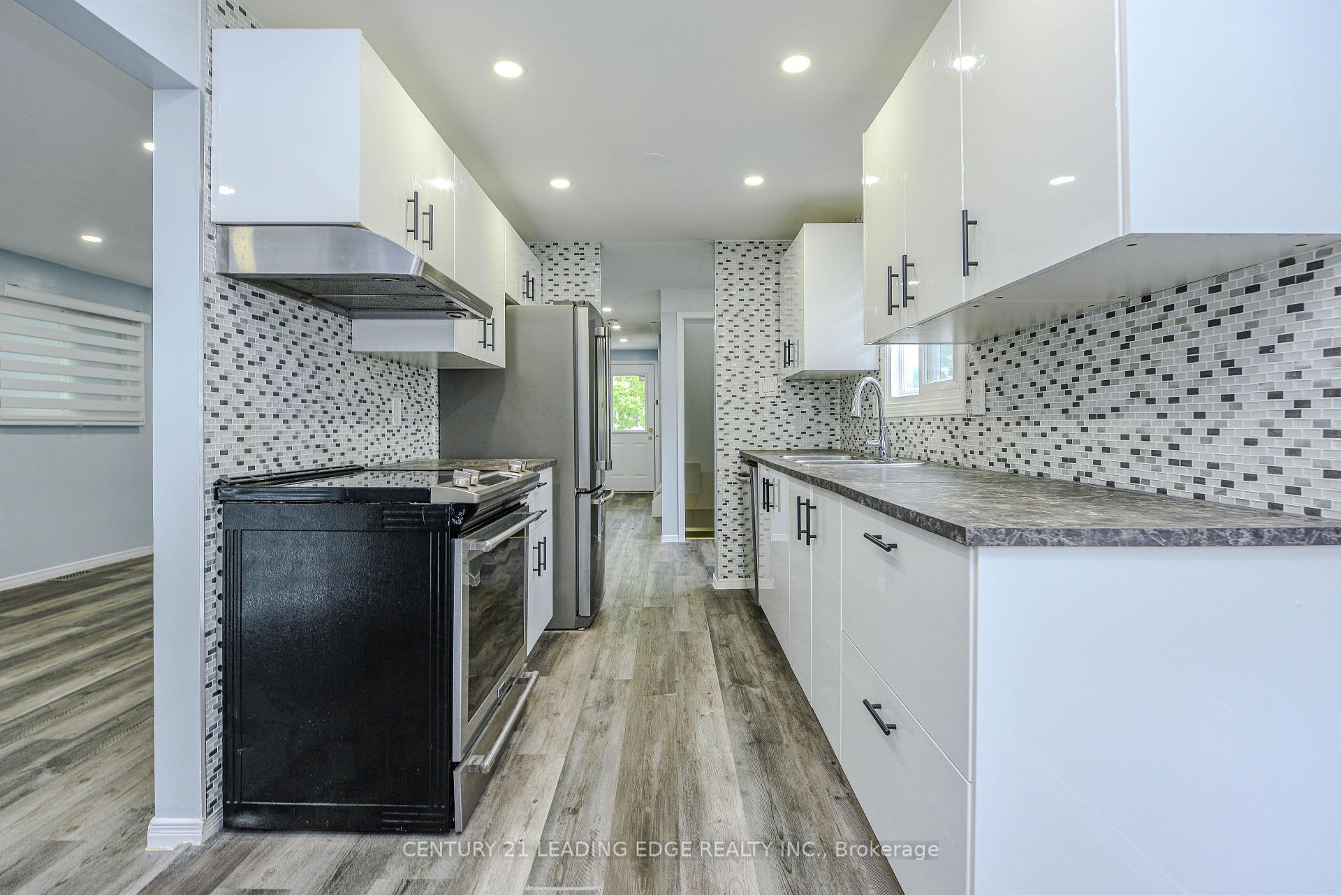 Photo 14 of 169 Hickling Trail, Barrie, Grove East — HOMEH