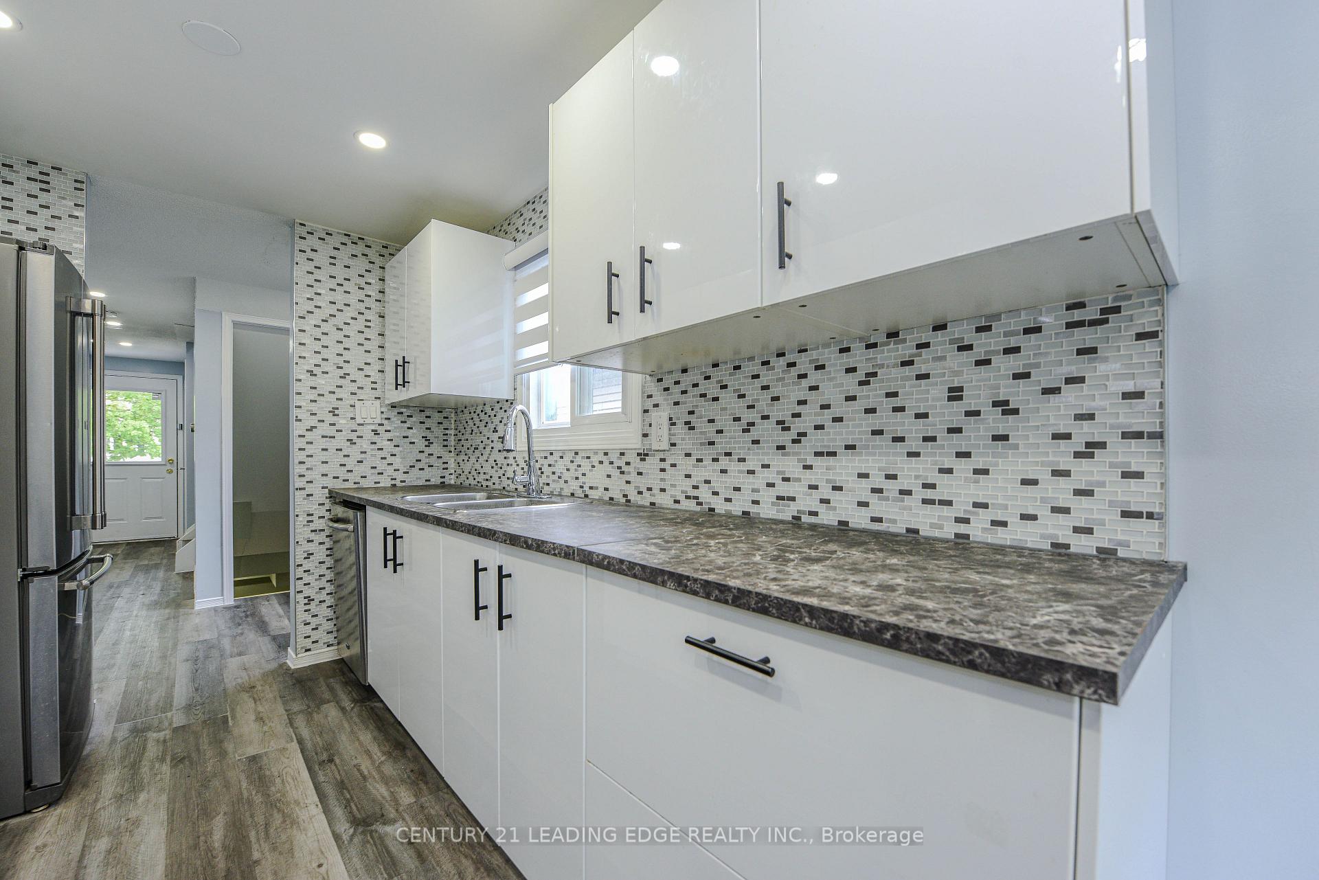 Photo 16 of 169 Hickling Trail, Barrie, Grove East — HOMEH