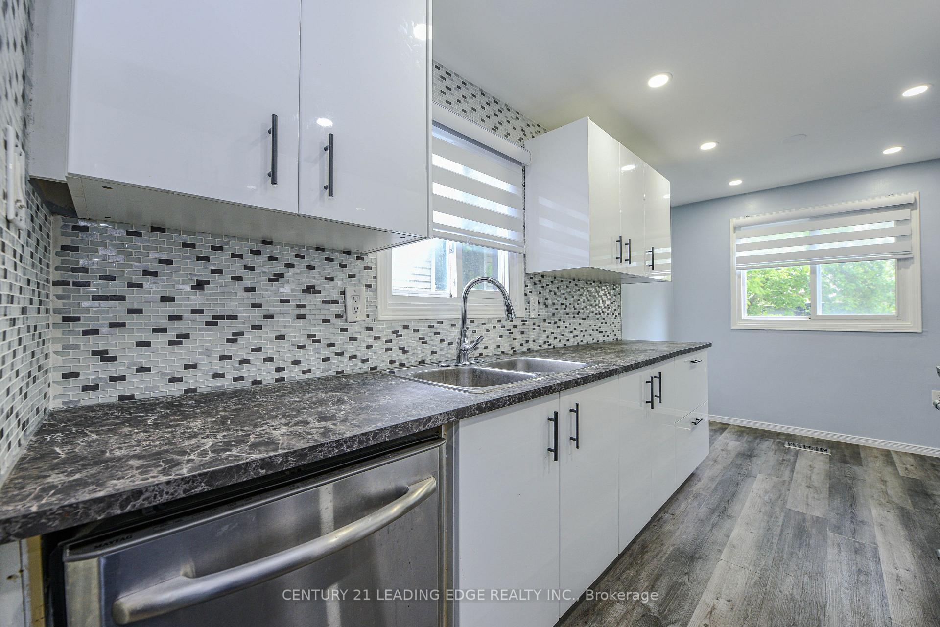 Photo 17 of 169 Hickling Trail, Barrie, Grove East — HOMEH
