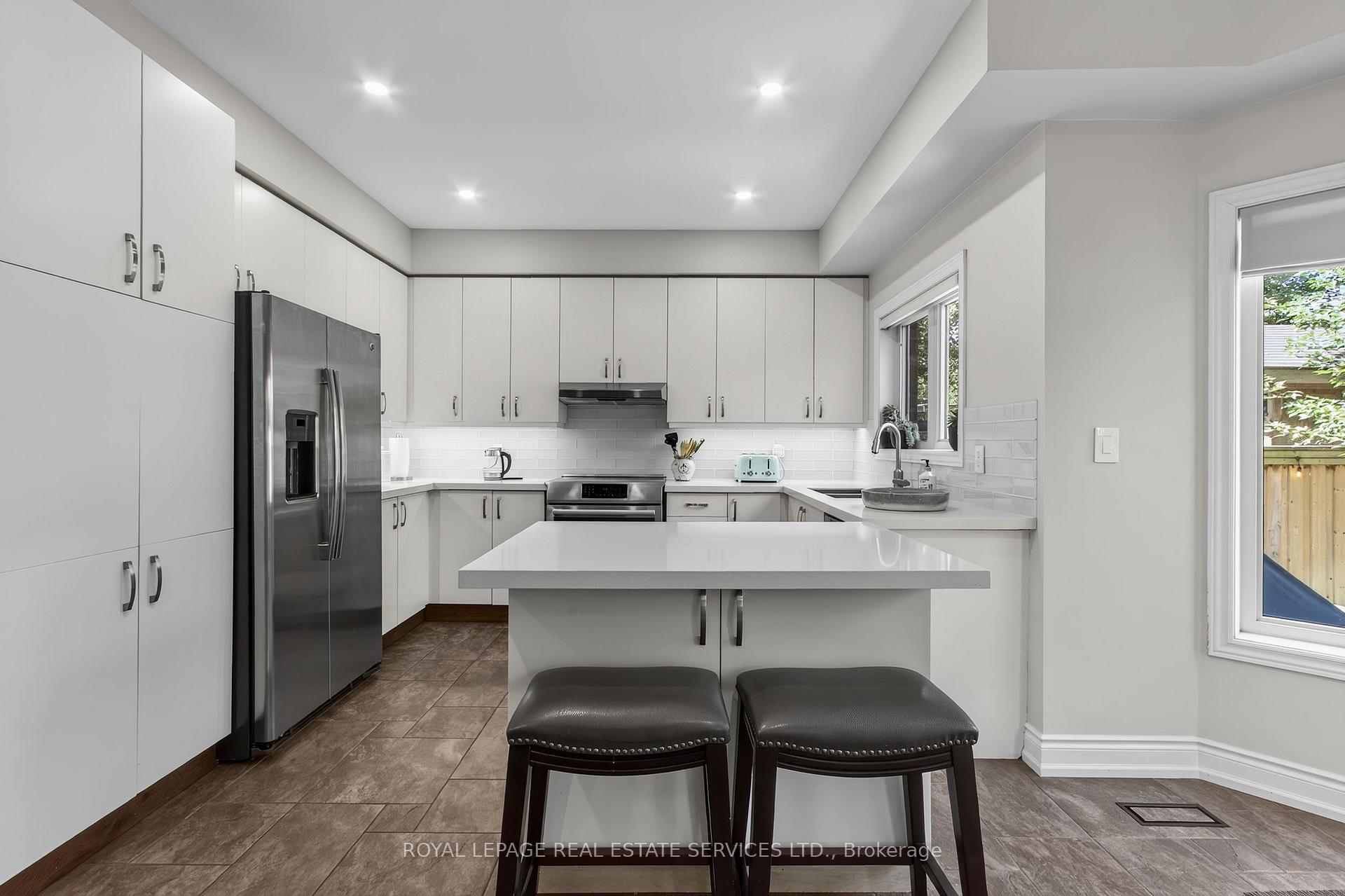 Photo 16 of 2329 Glenfield Road, Oakville, West Oak Trails — HOMEH