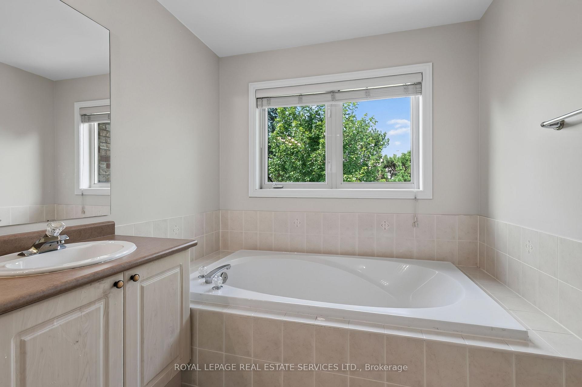 Photo 25 of 2329 Glenfield Road, Oakville, West Oak Trails — HOMEH