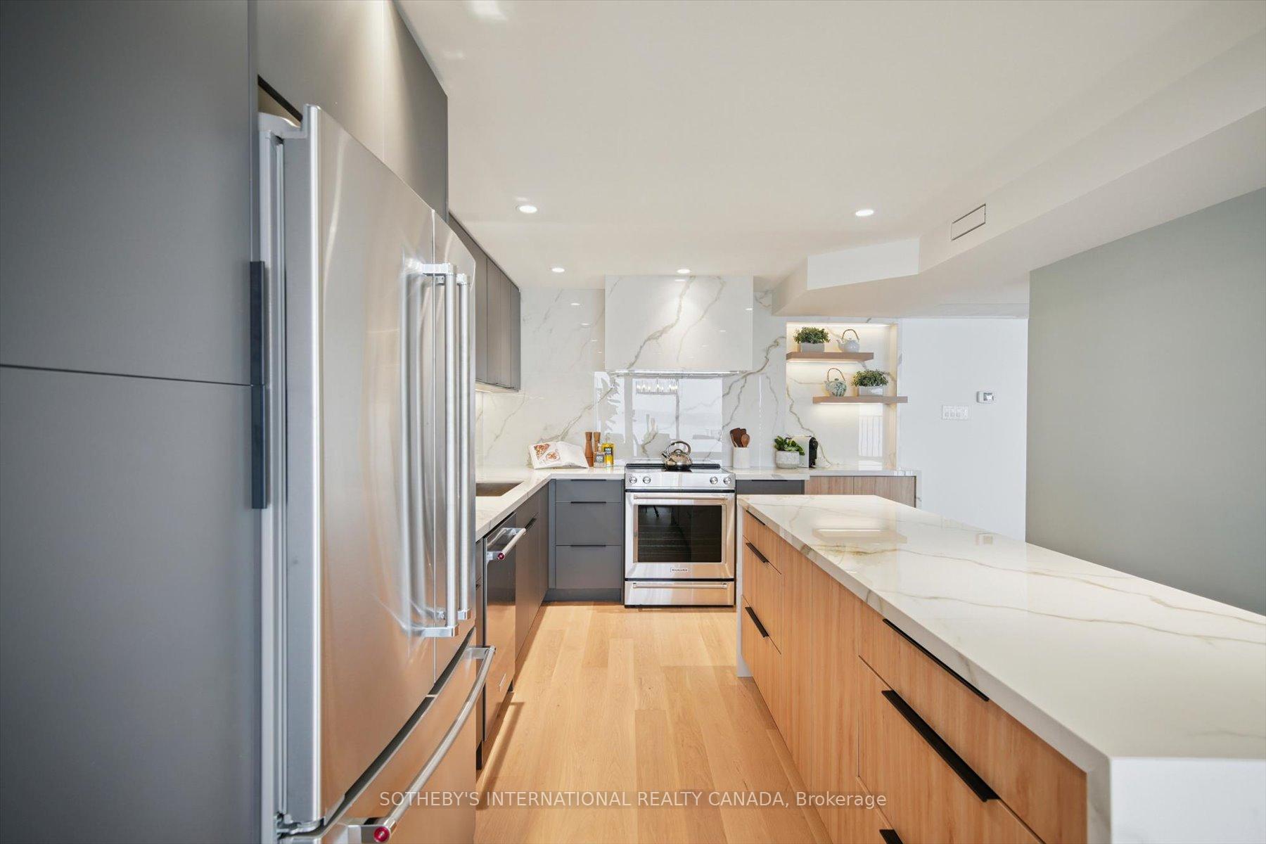 Photo 8 of Unit 1110, 65 Harbour Square, Toronto, Waterfront Communities — HOMEH