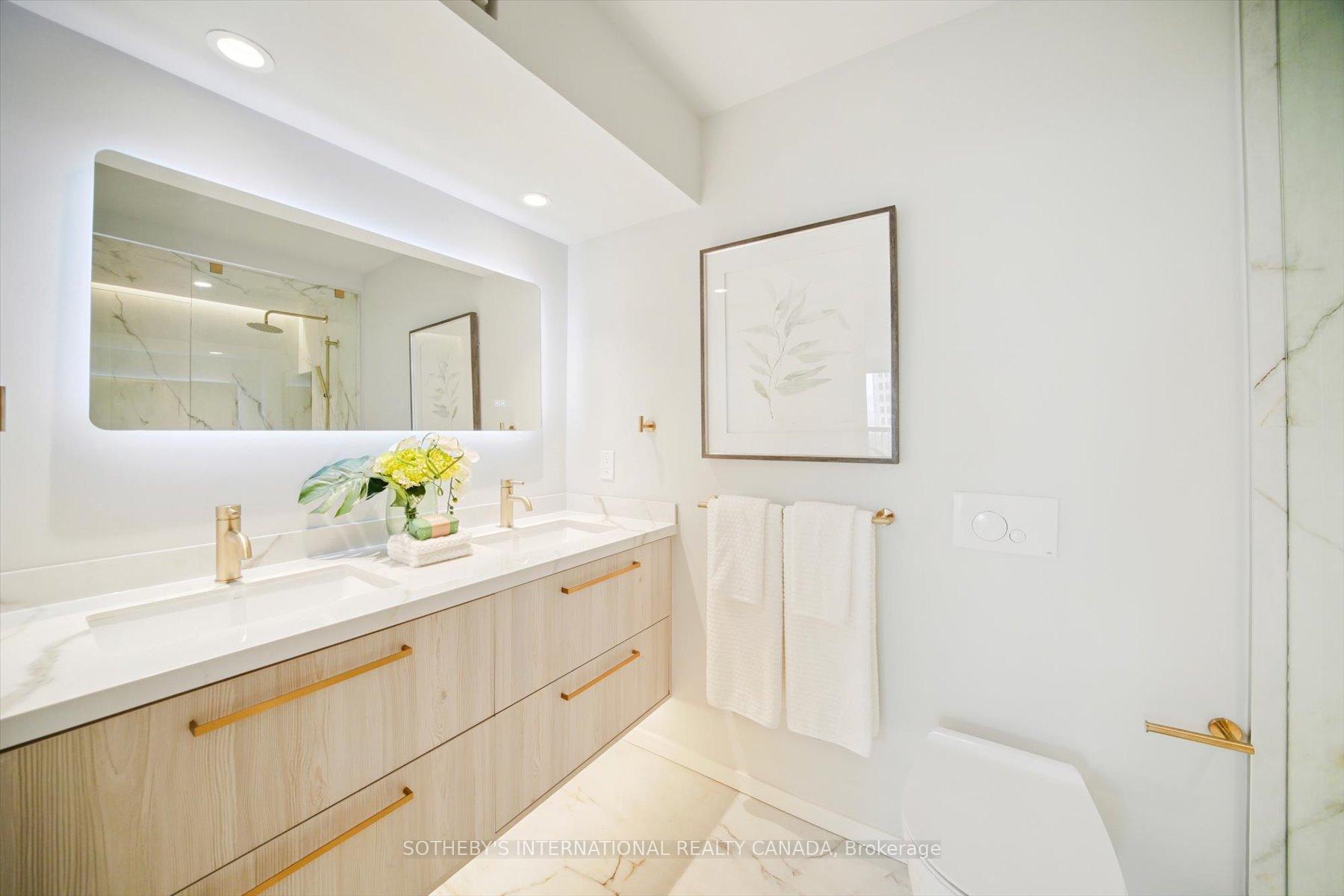 Photo 16 of Unit 1110, 65 Harbour Square, Toronto, Waterfront Communities — HOMEH