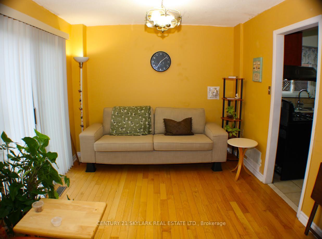 Photo 4 of 173 Lech Walesa Drive, Mississauga, Fairview — HOMEH