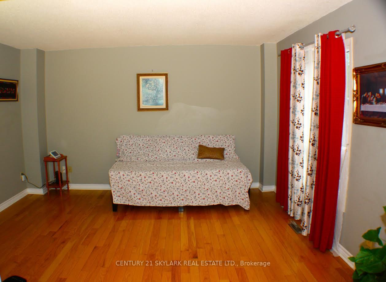 Photo 6 of 173 Lech Walesa Drive, Mississauga, Fairview — HOMEH