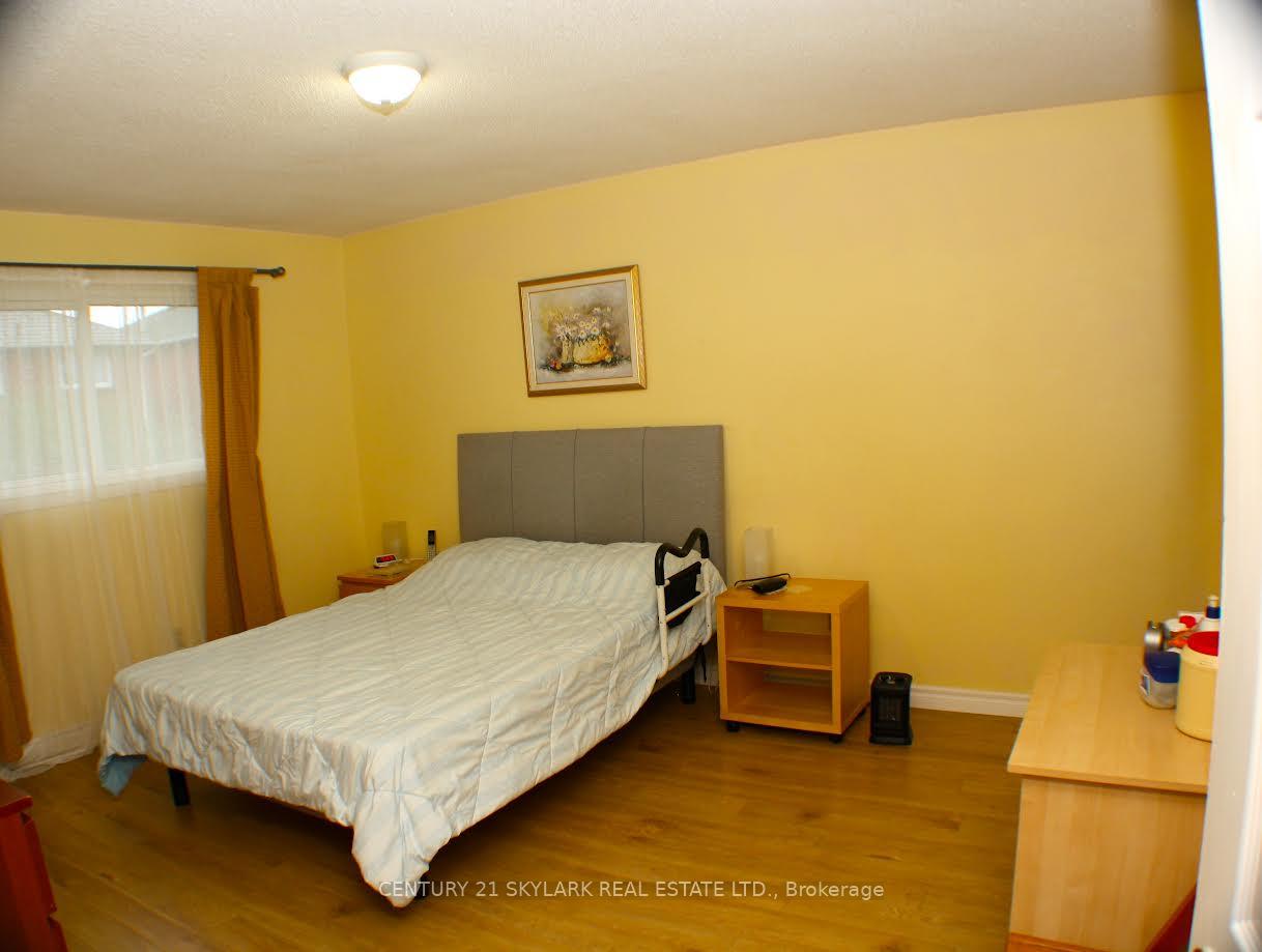 Photo 10 of 173 Lech Walesa Drive, Mississauga, Fairview — HOMEH