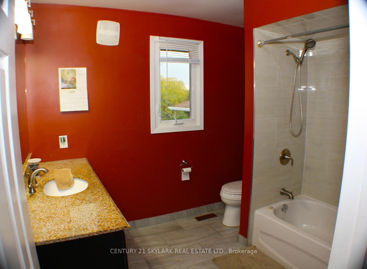 Photo 11 of 173 Lech Walesa Drive, Mississauga, Fairview — HOMEH
