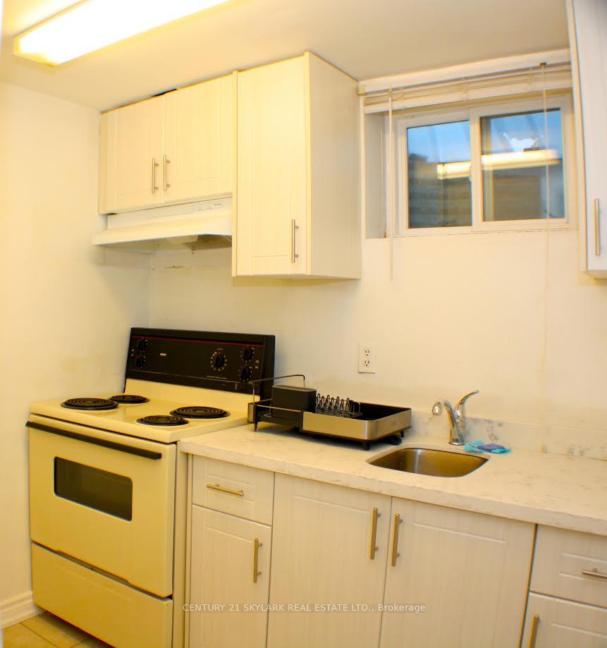 Photo 16 of 173 Lech Walesa Drive, Mississauga, Fairview — HOMEH