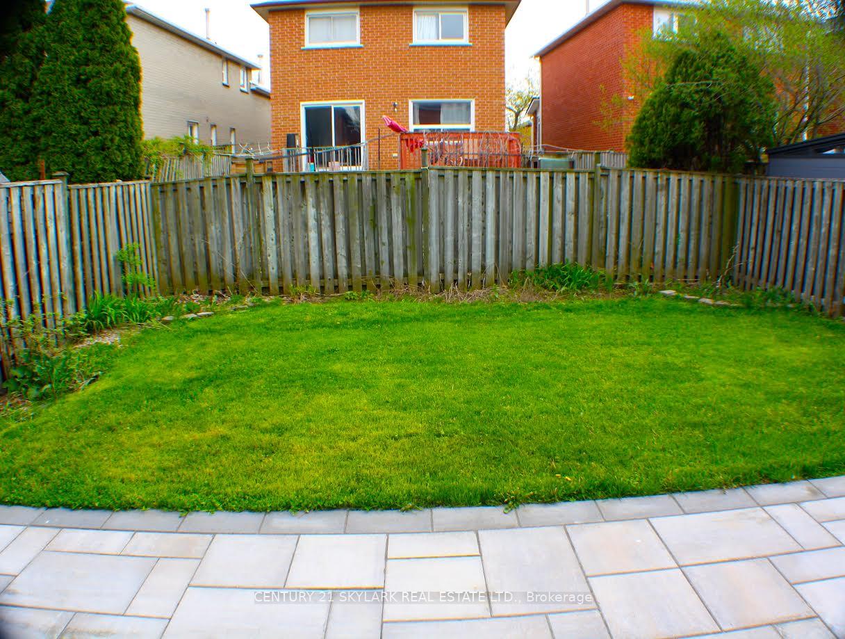 Photo 23 of 173 Lech Walesa Drive, Mississauga, Fairview — HOMEH