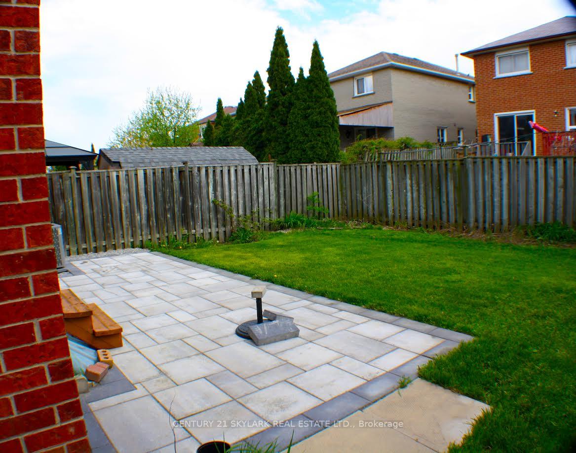 Photo 24 of 173 Lech Walesa Drive, Mississauga, Fairview — HOMEH