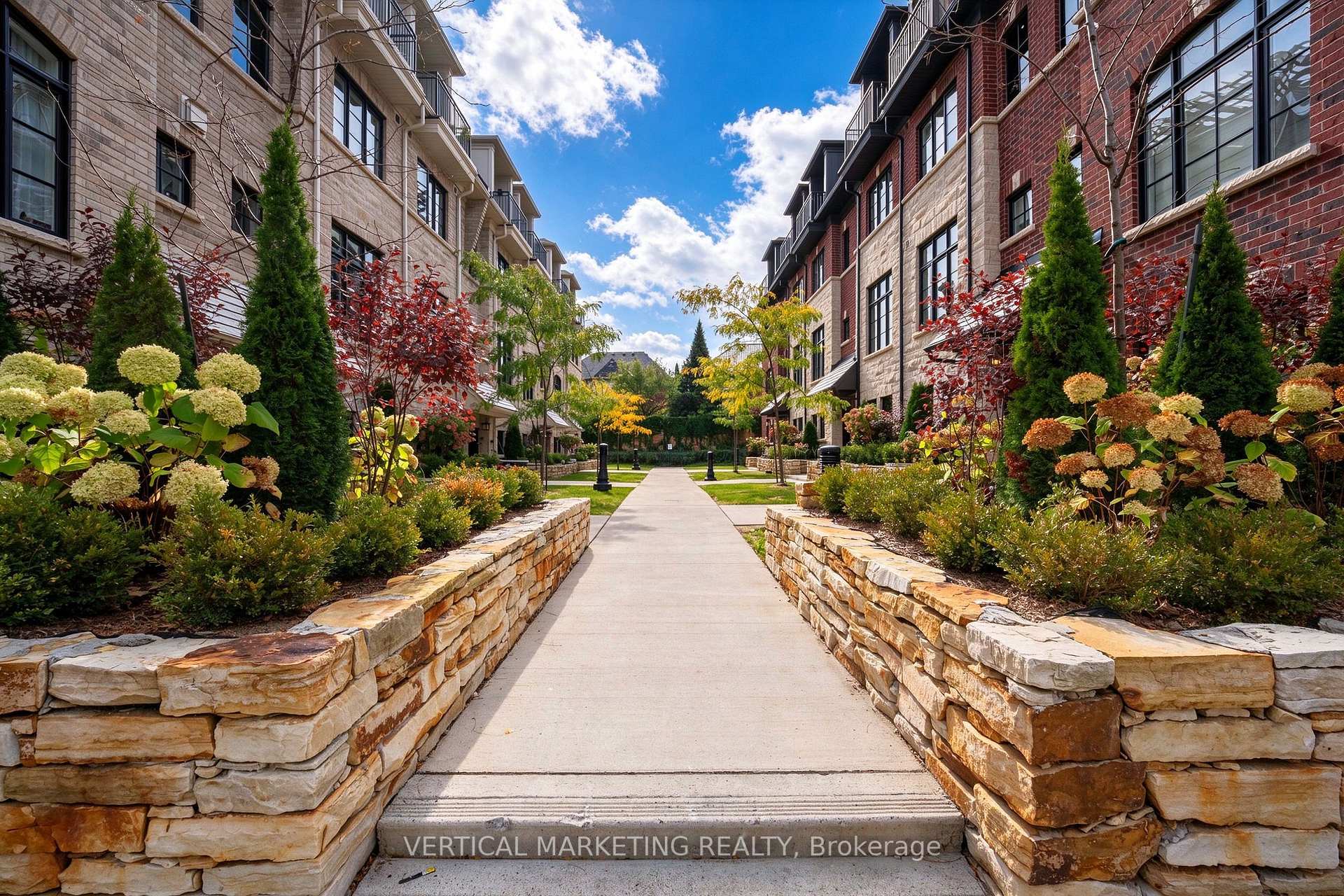 Photo 2 of Unit 72, 40 Lunar Crescent, Mississauga, Streetsville — HOMEH
