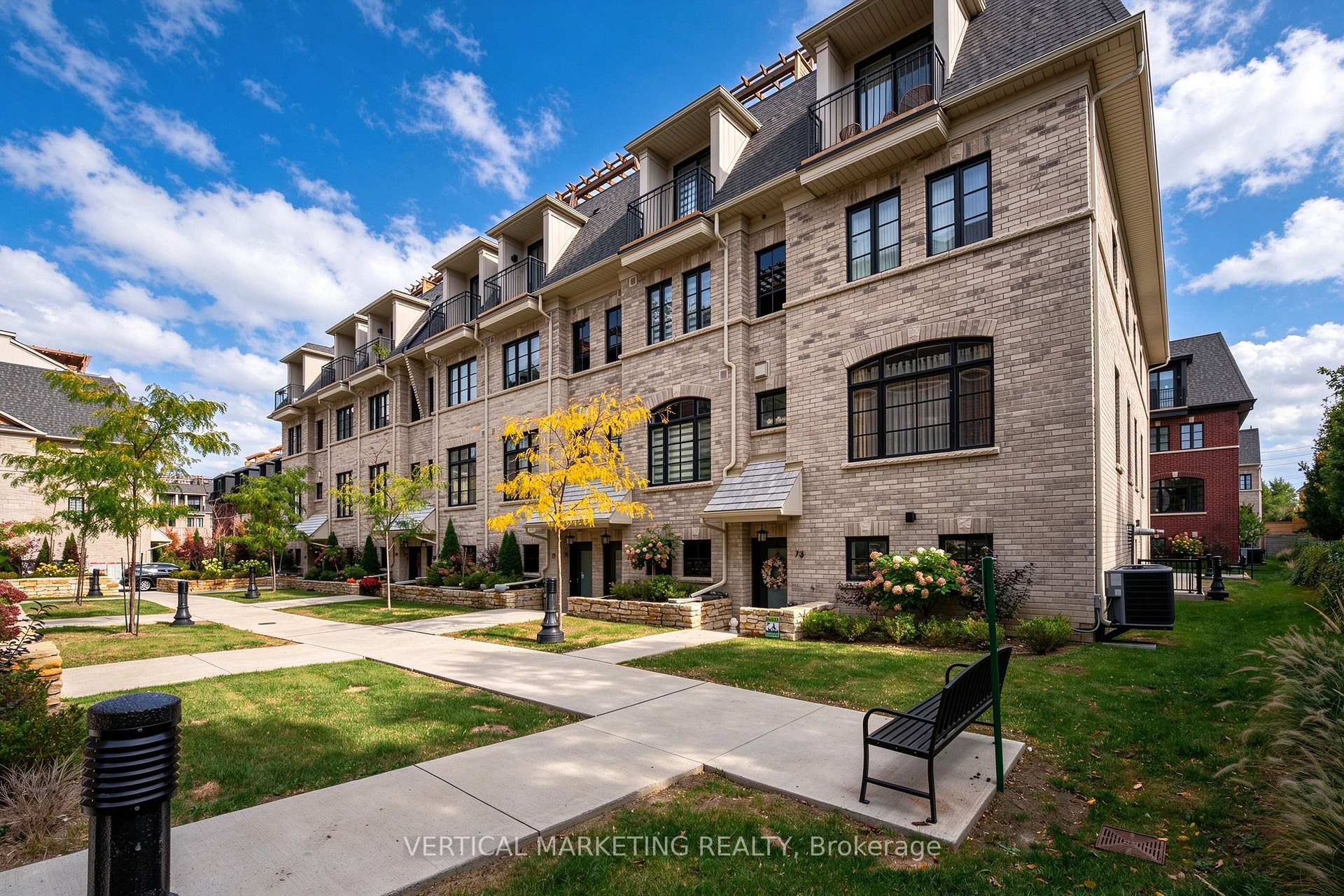 Photo 3 of Unit 72, 40 Lunar Crescent, Mississauga, Streetsville — HOMEH