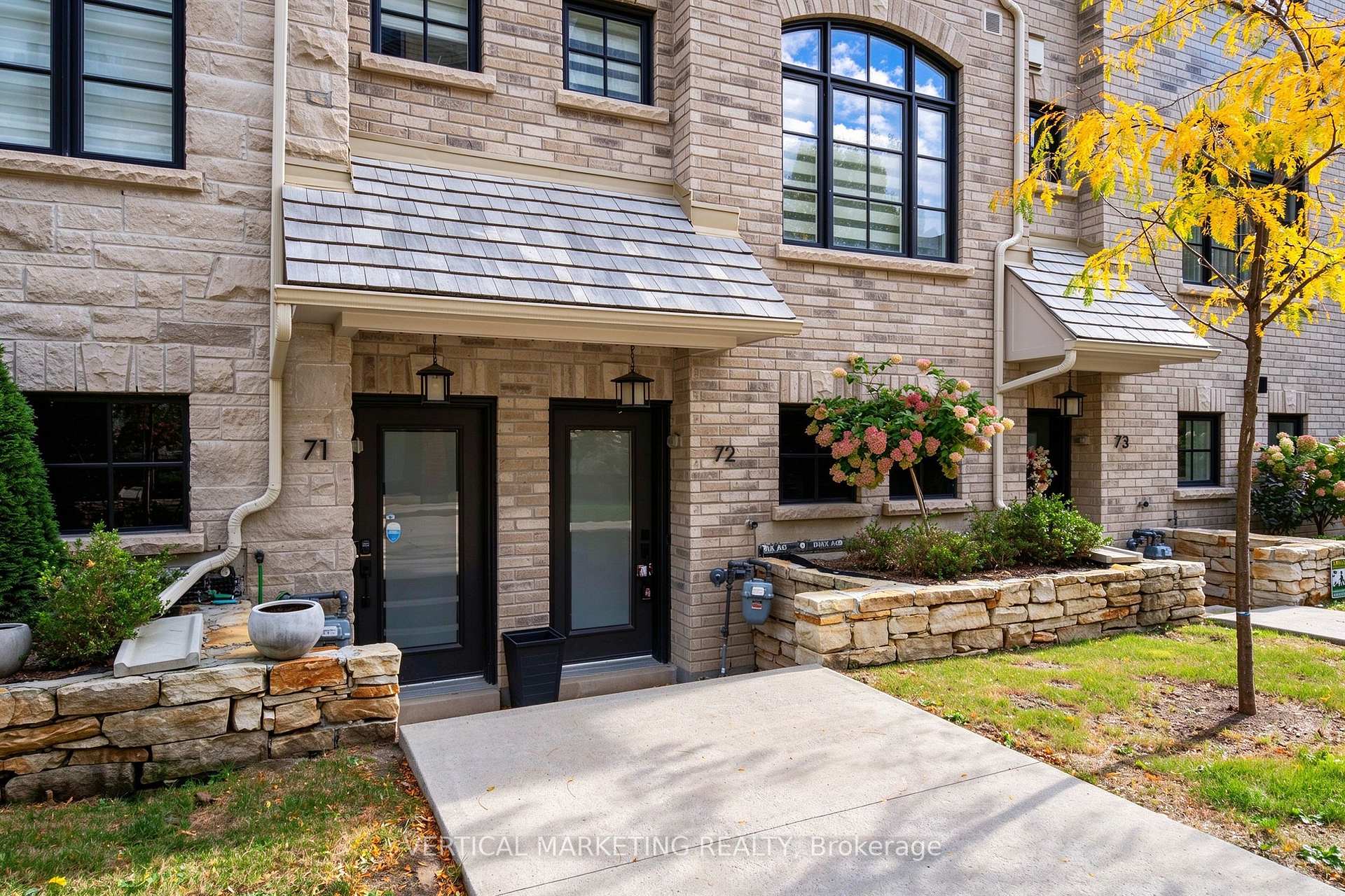 Photo 6 of Unit 72, 40 Lunar Crescent, Mississauga, Streetsville — HOMEH