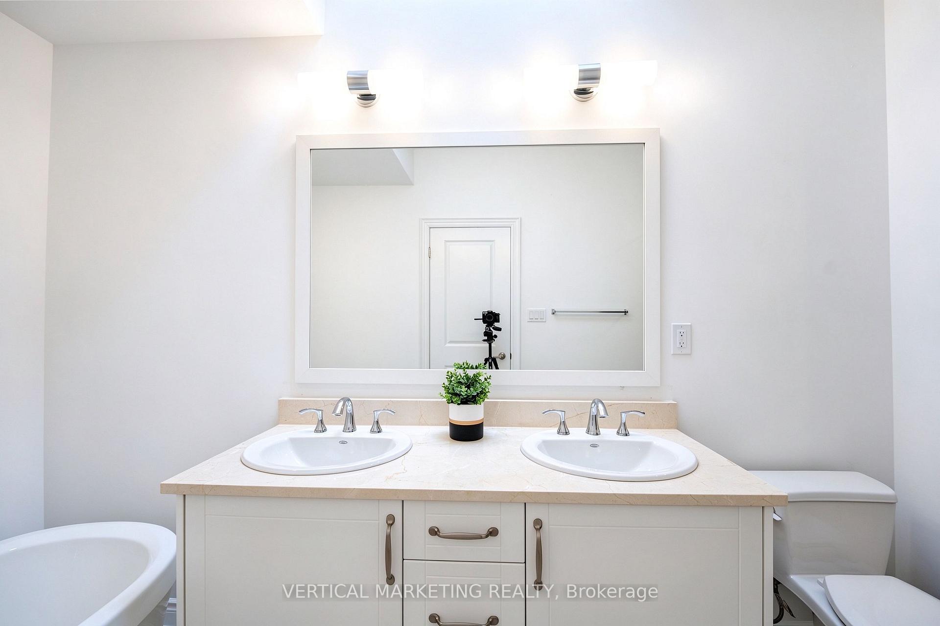 Photo 43 of Unit 72, 40 Lunar Crescent, Mississauga, Streetsville — HOMEH