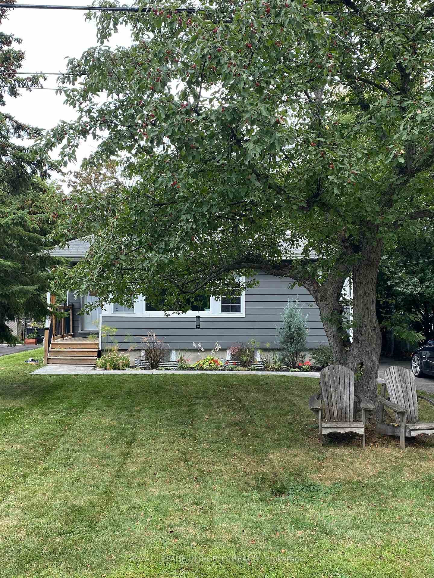 Photo of 713 Tweedsmuir Avenue