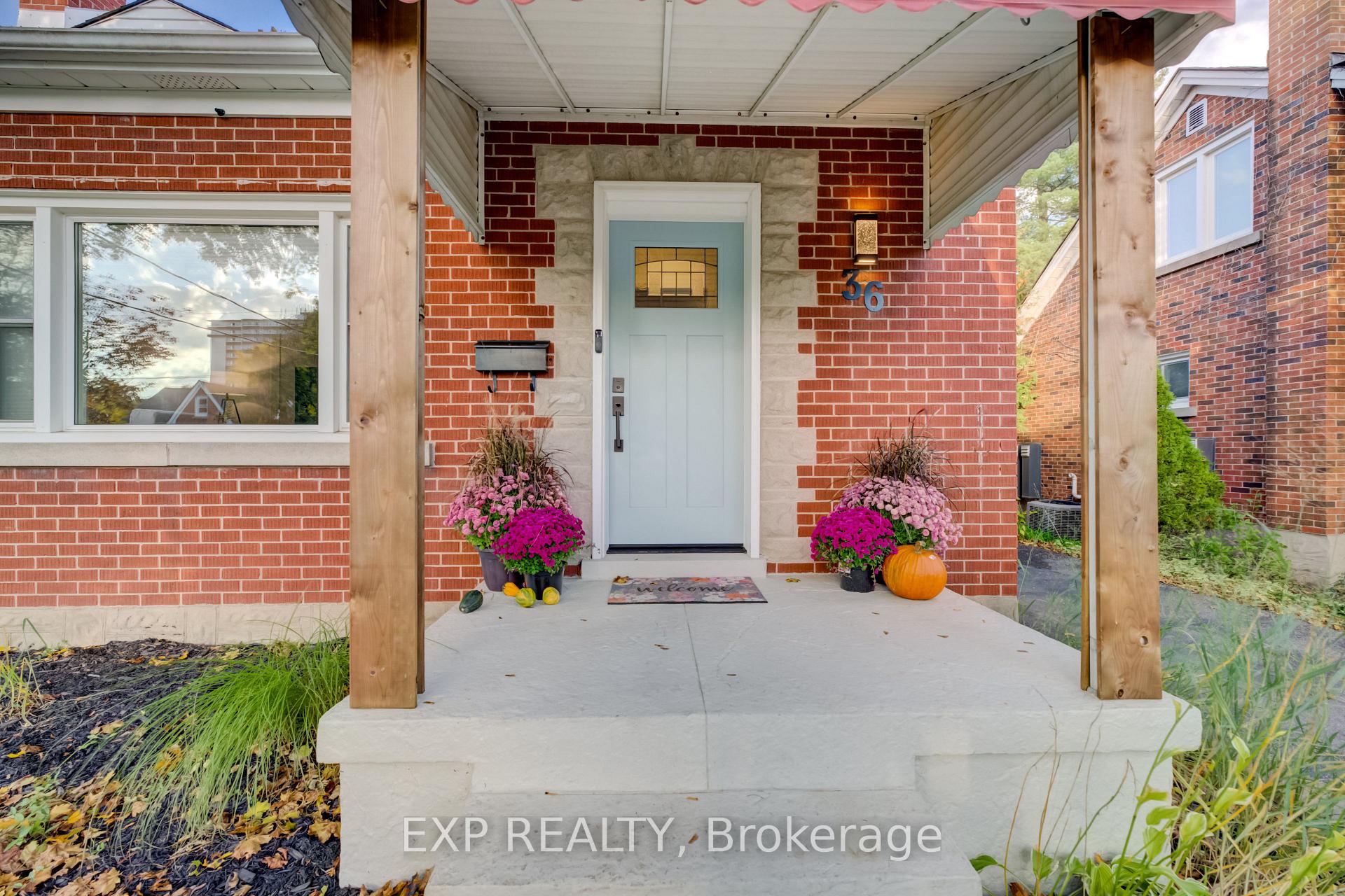 Photo 2 of 36 Crestwood Avenue, Kitchener, Uptown Waterloo/North Ward — HOMEH
