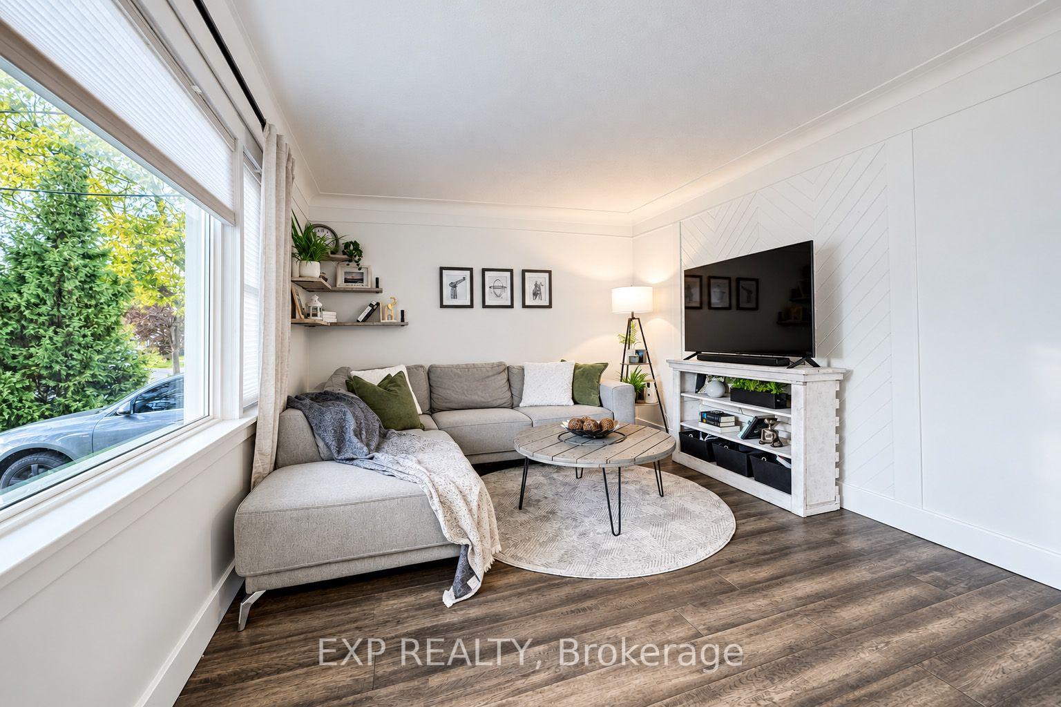 Photo 5 of 36 Crestwood Avenue, Kitchener, Uptown Waterloo/North Ward — HOMEH