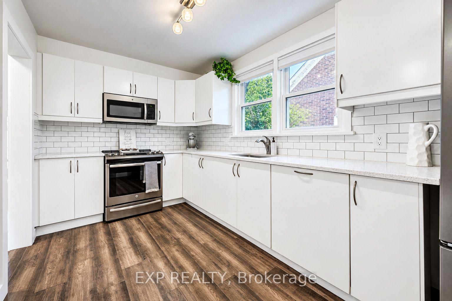 Photo 7 of 36 Crestwood Avenue, Kitchener, Uptown Waterloo/North Ward — HOMEH