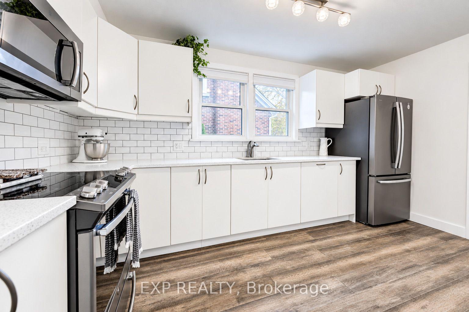 Photo 8 of 36 Crestwood Avenue, Kitchener, Uptown Waterloo/North Ward — HOMEH