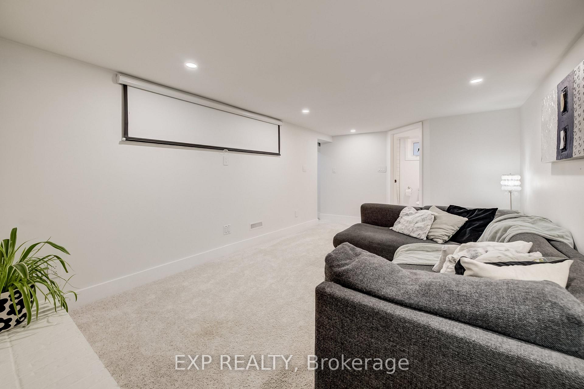 Photo 24 of 36 Crestwood Avenue, Kitchener, Uptown Waterloo/North Ward — HOMEH