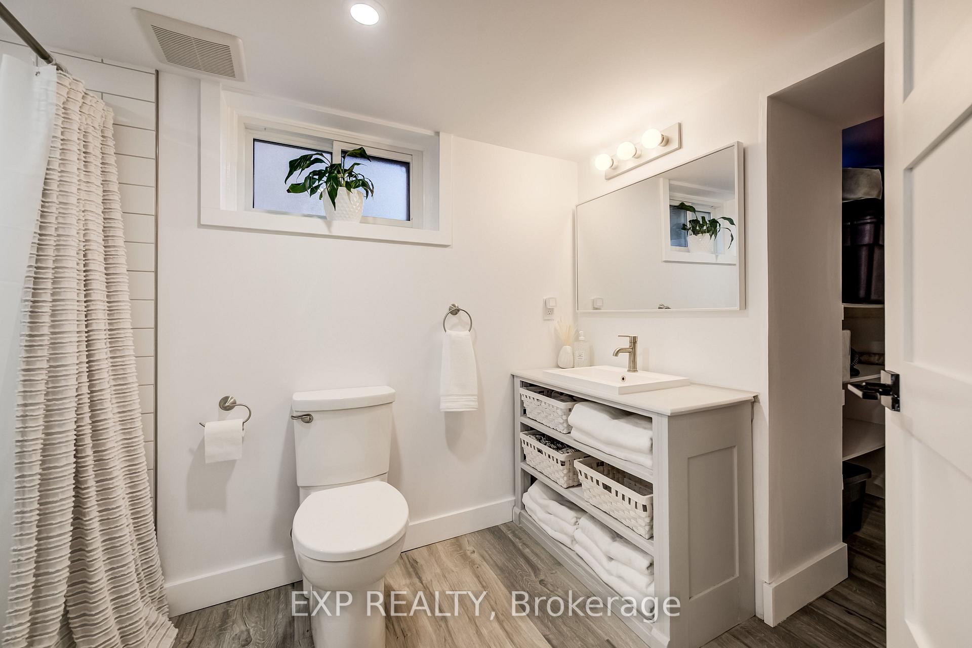 Photo 25 of 36 Crestwood Avenue, Kitchener, Uptown Waterloo/North Ward — HOMEH