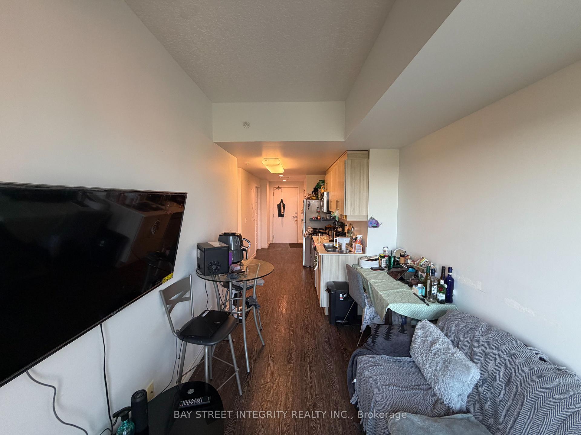 Photo 3 of 158 King Street, Waterloo, Downtown Waterloo — HOMEH