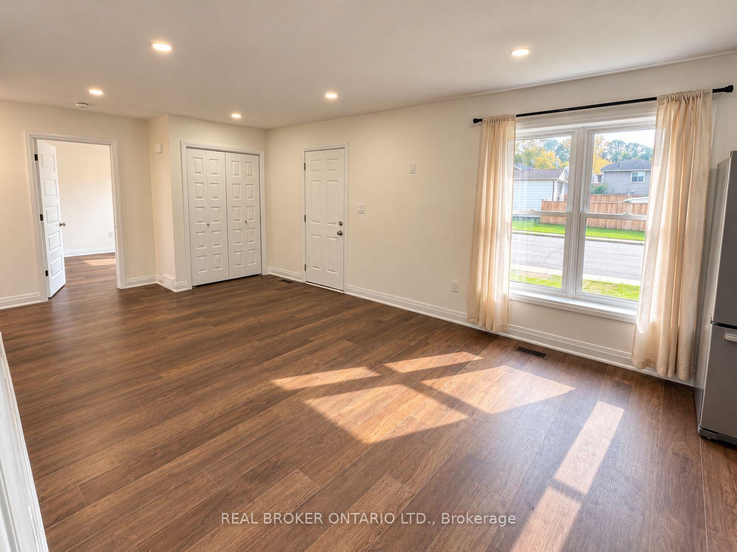 Photo 5 of Unit Unit B, 15 Keele Street, St. Catharines, Burleigh Hill — HOMEH