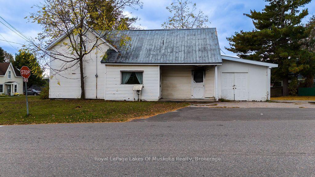 Photo 3 of 190 Phillip Street E, Gravenhurst, Muskoka (S) — HOMEH