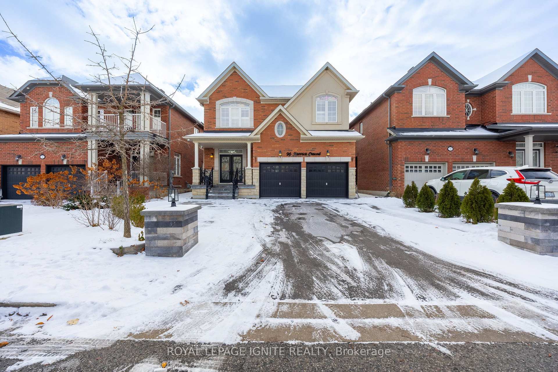Photo 3 of 96 Maverick Crescent, Vaughan, Patterson — HOMEH