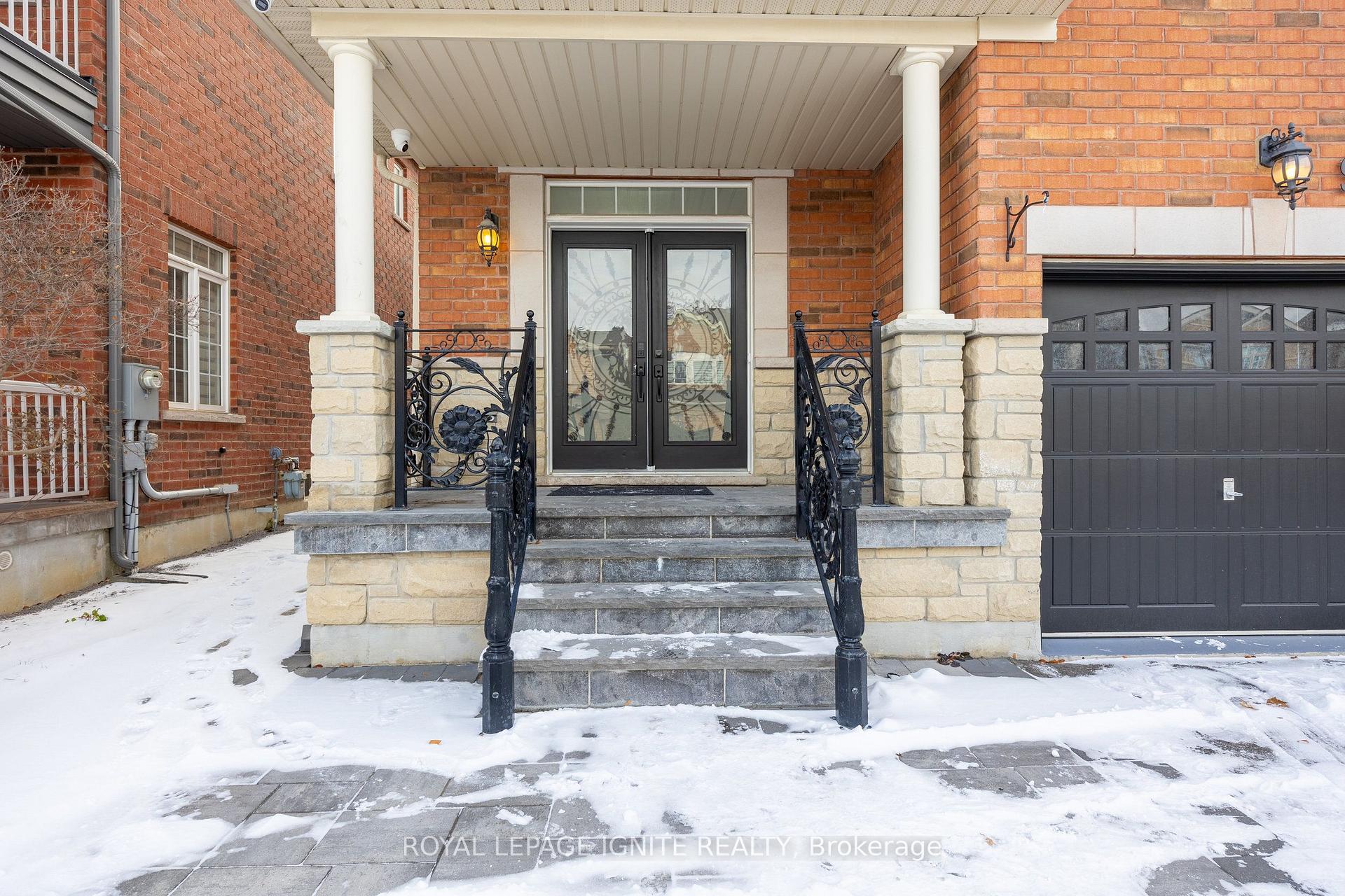Photo 4 of 96 Maverick Crescent, Vaughan, Patterson — HOMEH