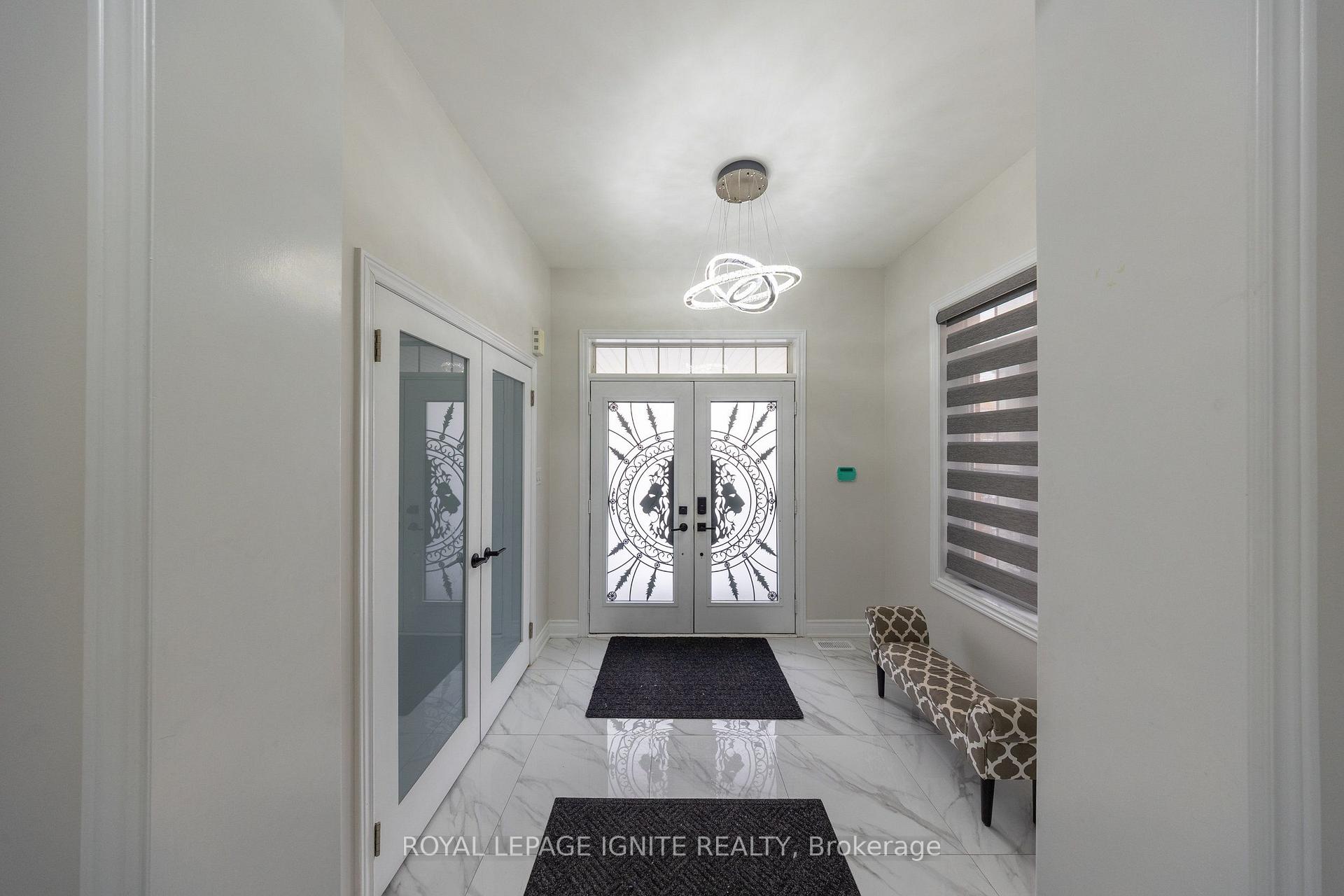 Photo 5 of 96 Maverick Crescent, Vaughan, Patterson — HOMEH