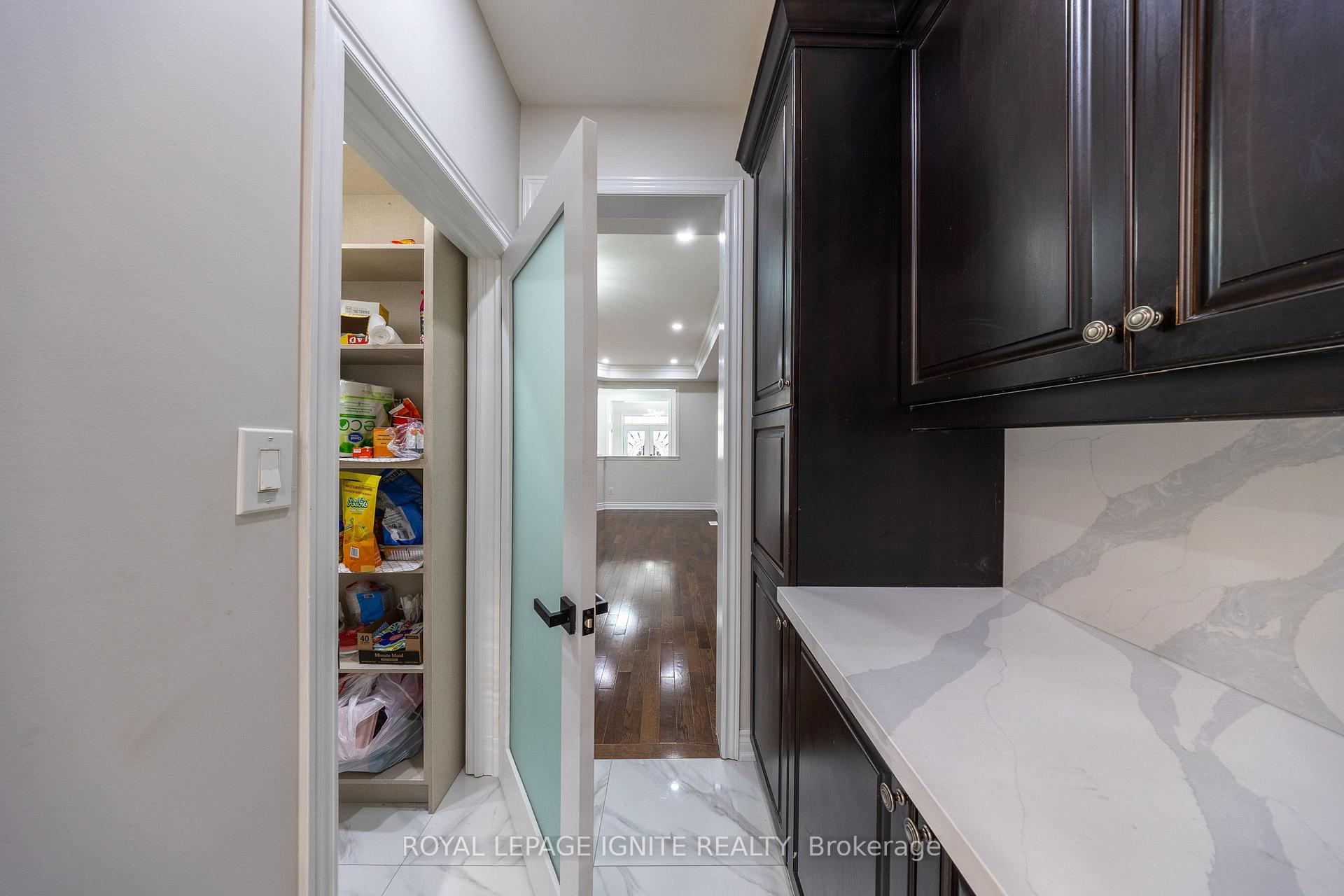 Photo 8 of 96 Maverick Crescent, Vaughan, Patterson — HOMEH