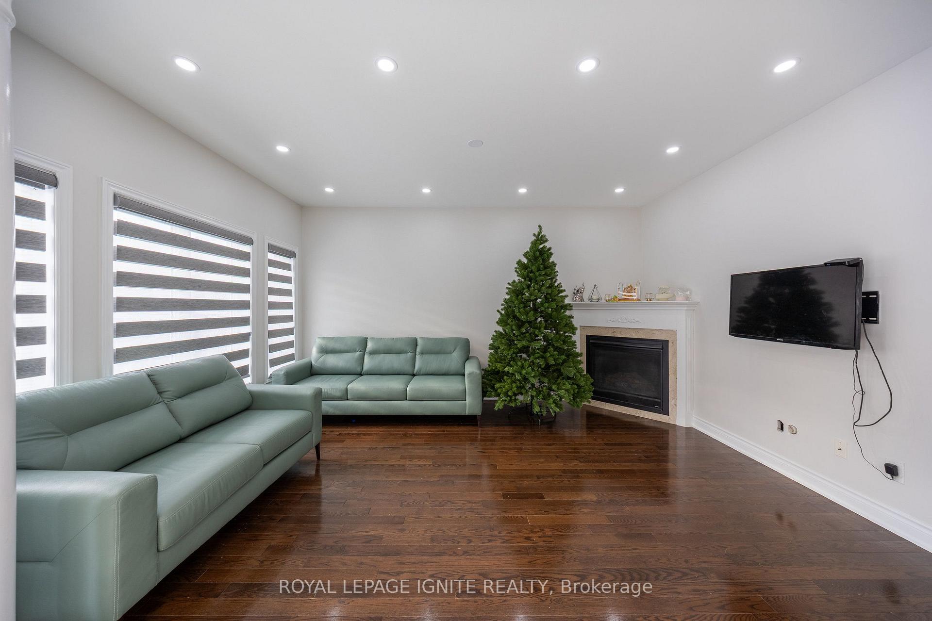 Photo 9 of 96 Maverick Crescent, Vaughan, Patterson — HOMEH
