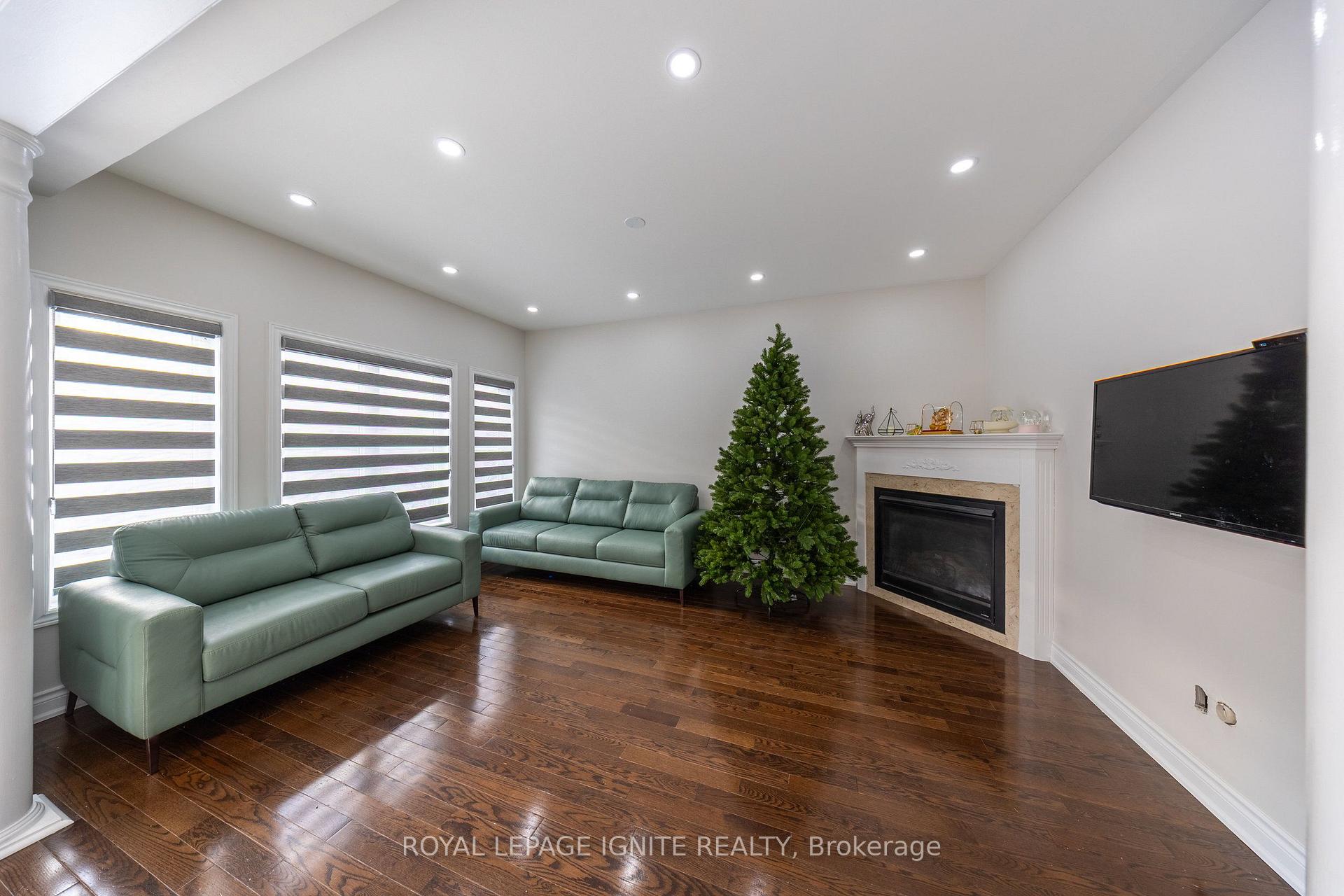 Photo 10 of 96 Maverick Crescent, Vaughan, Patterson — HOMEH