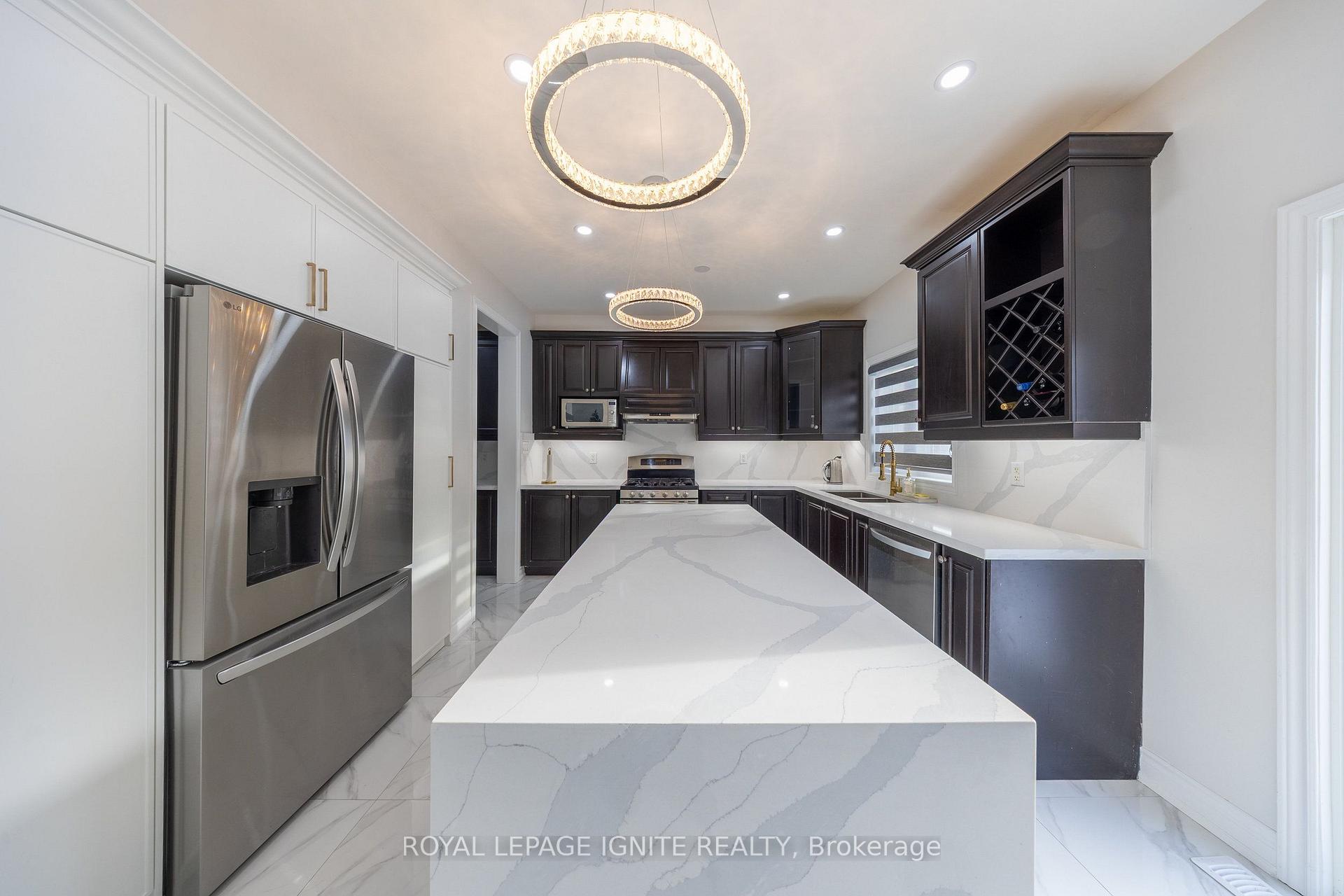 Photo 12 of 96 Maverick Crescent, Vaughan, Patterson — HOMEH