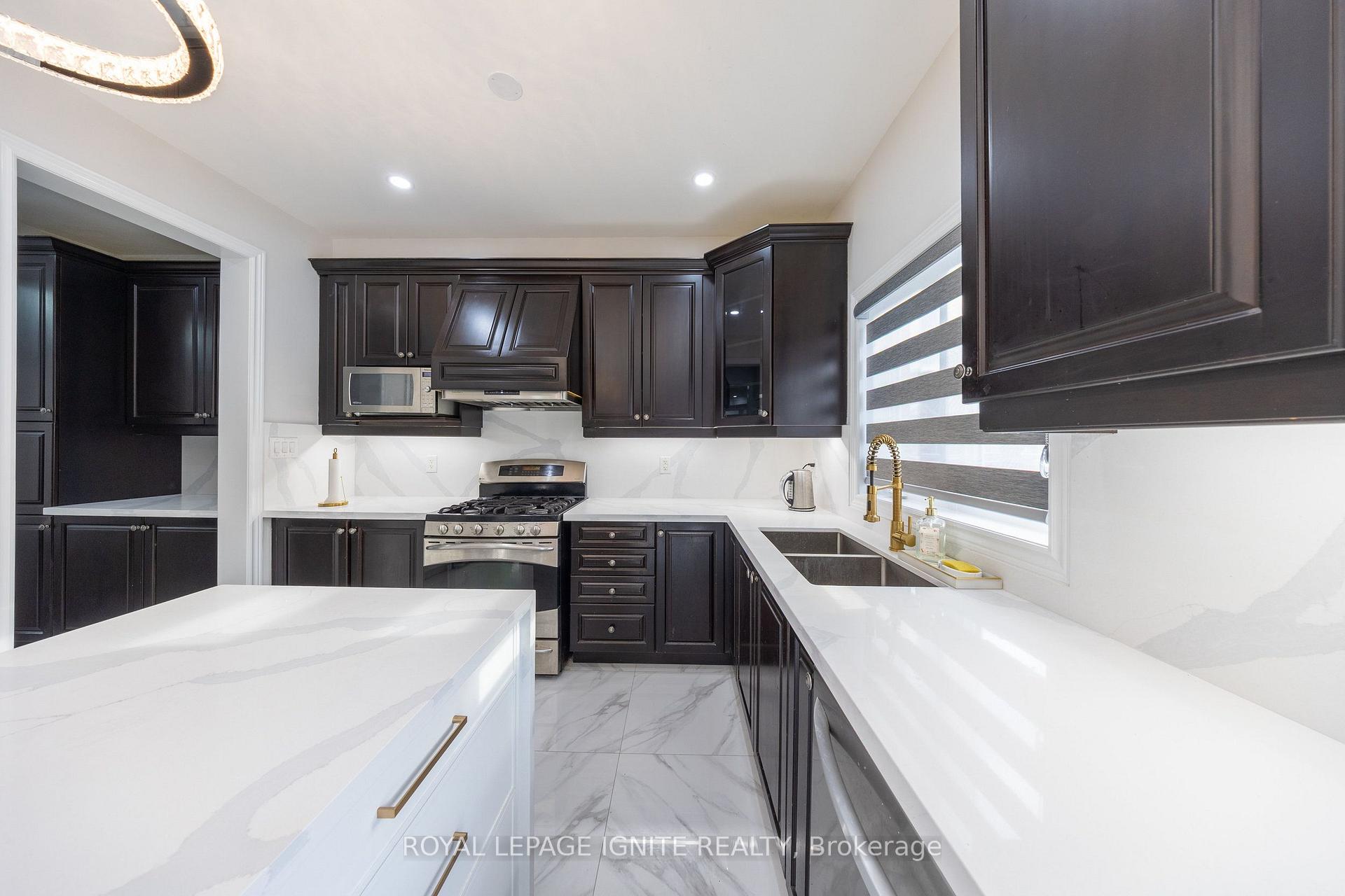 Photo 13 of 96 Maverick Crescent, Vaughan, Patterson — HOMEH