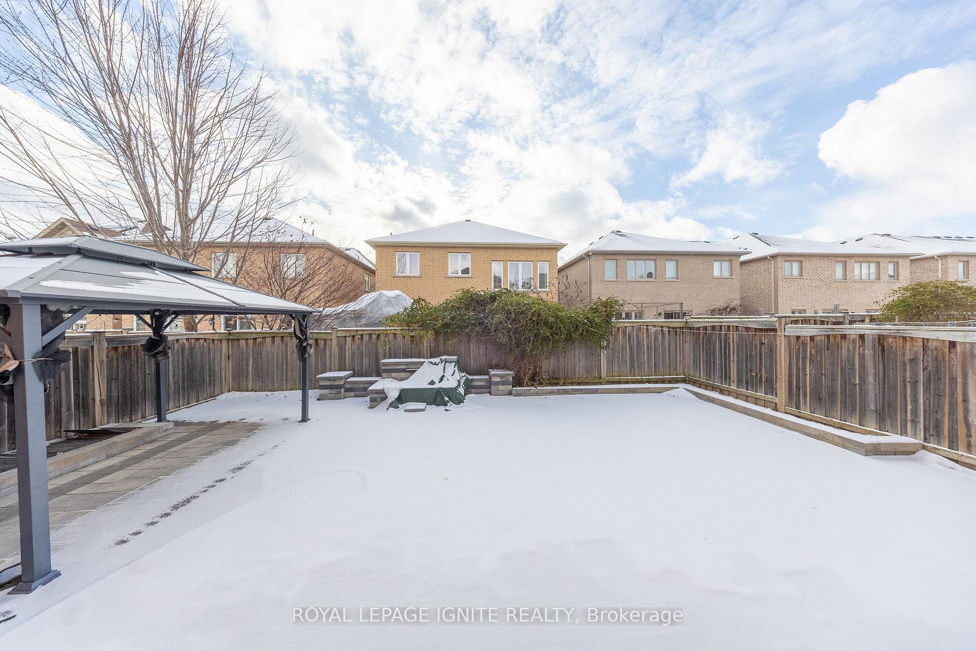 Photo 15 of 96 Maverick Crescent, Vaughan, Patterson — HOMEH