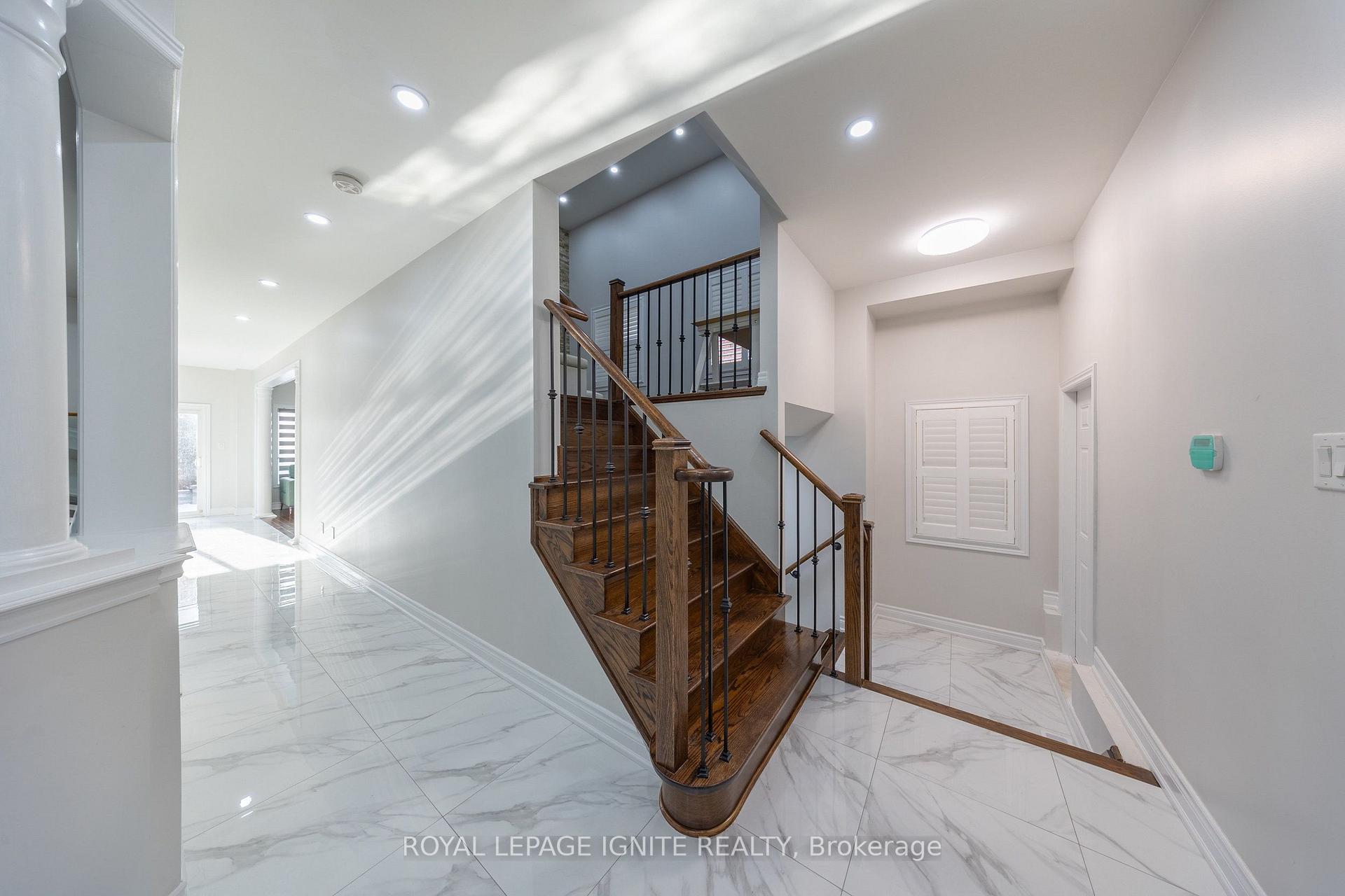 Photo 17 of 96 Maverick Crescent, Vaughan, Patterson — HOMEH
