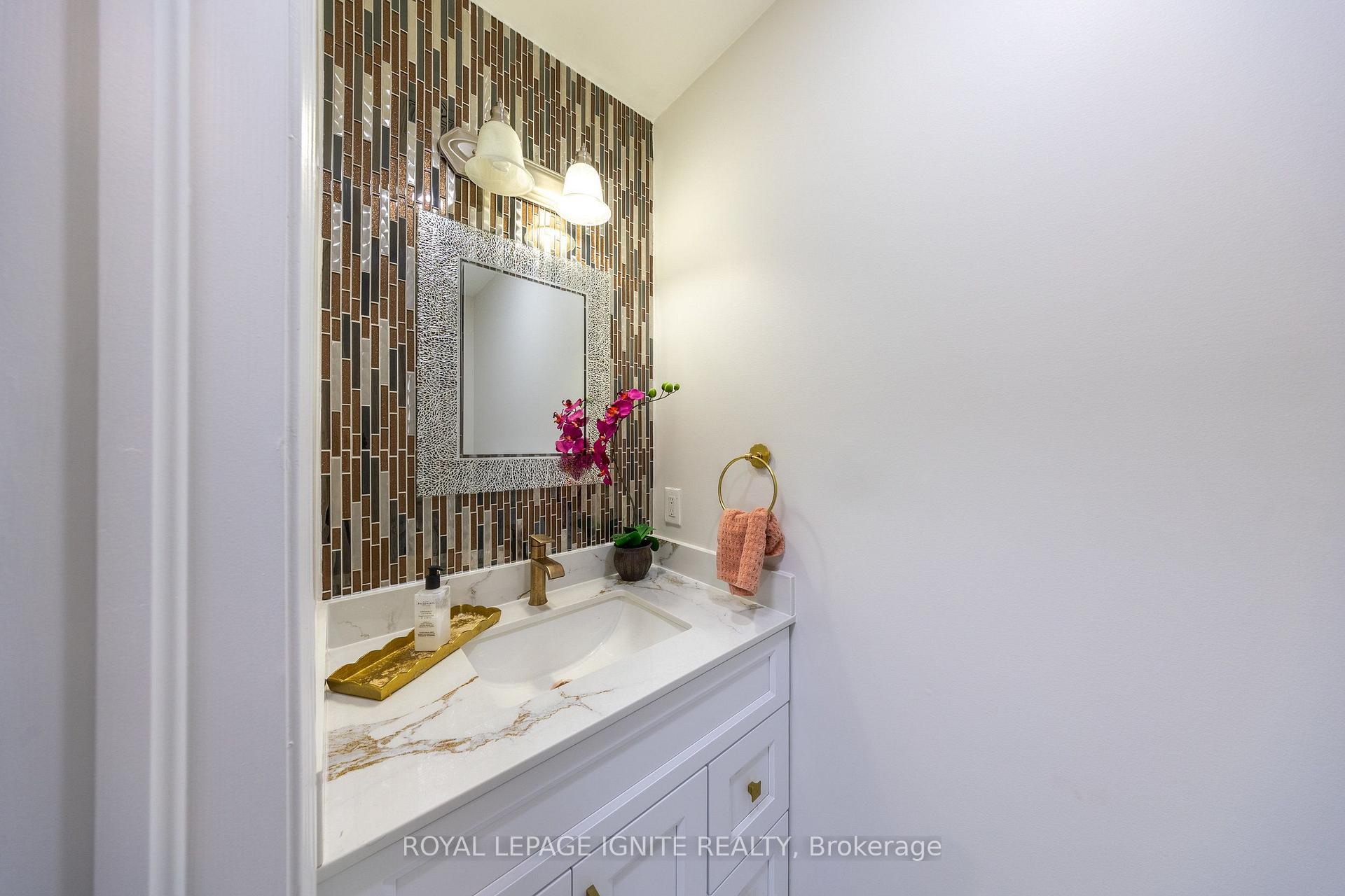Photo 19 of 96 Maverick Crescent, Vaughan, Patterson — HOMEH